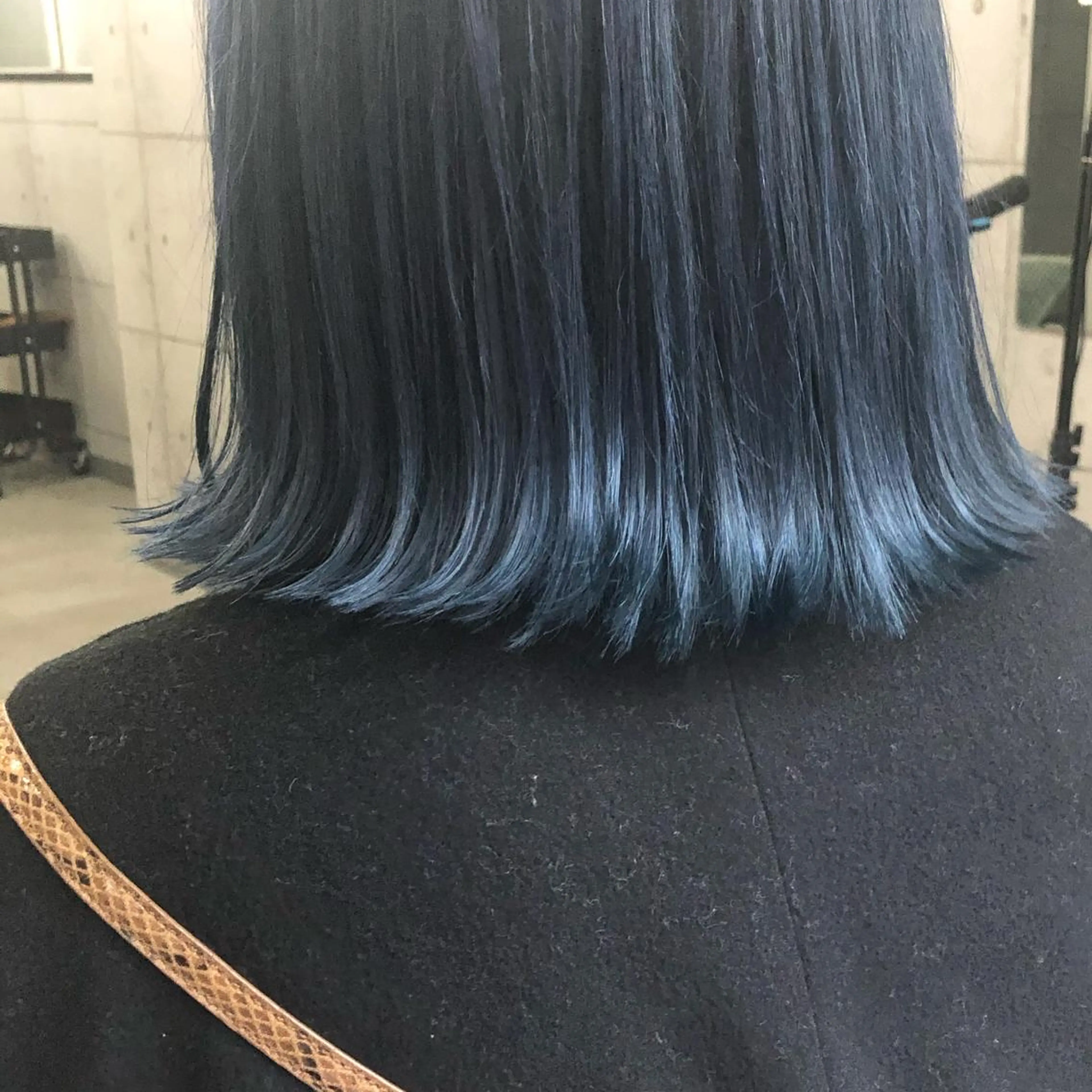 ミディアム カラー ブリーチ ネイビーカラー カット ヘアカラー パーマ トリートメント 艶髪育成サロン 京橋　shinのヘアスタイル