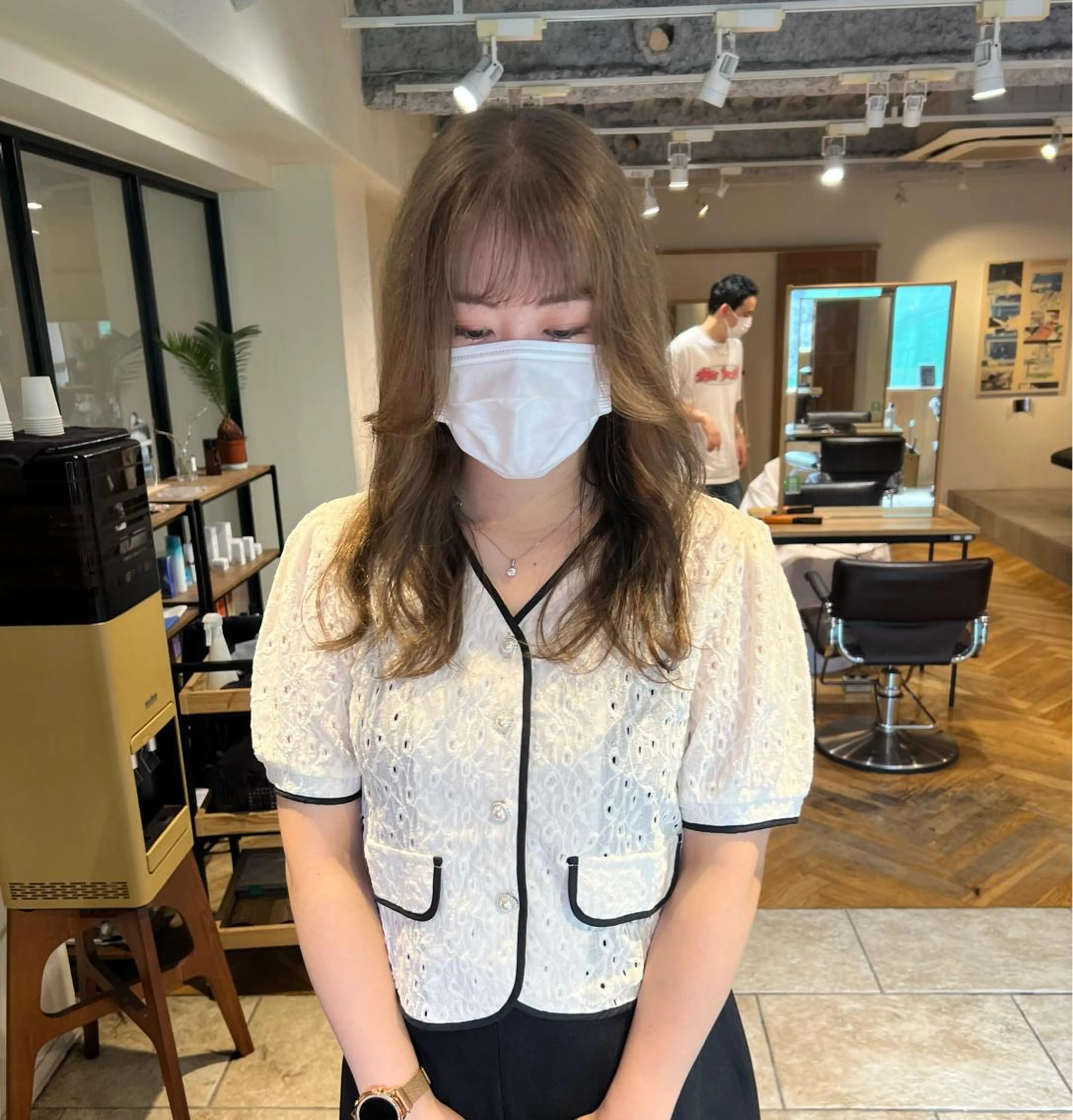 ロング カラー ベージュカラー ブリーチ ハイトーンカラー オリーブベージュ オレンジ io濱川 遥のヘアスタイル