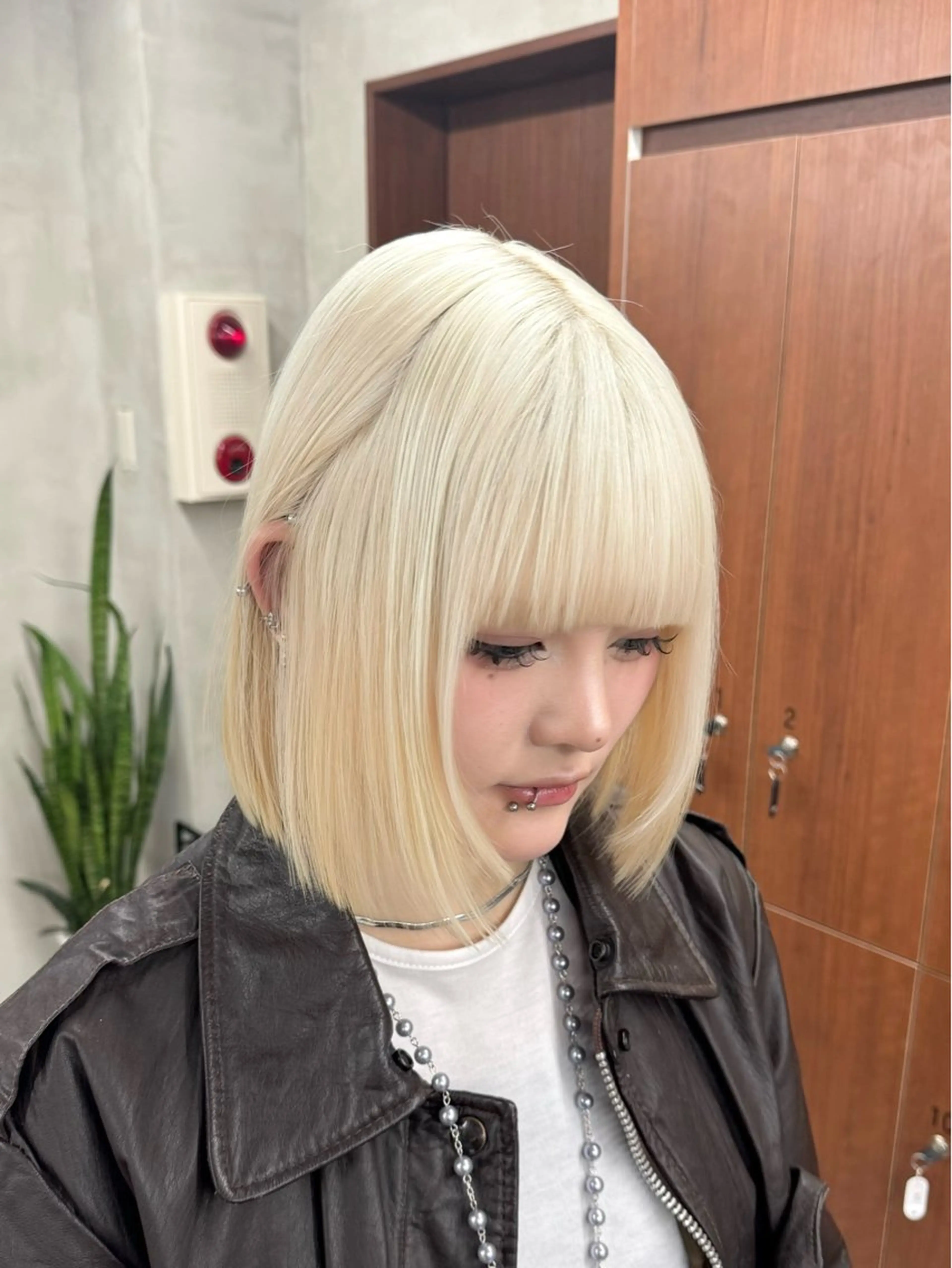 ミディアム カラー アッシュ ベージュカラー ブリーチ ケアブリーチ ダブルカラー カット ヘアカラー トリートメント nico TOKYO 渋谷所属・ハイトーンブリーチ 特化🌈フジタハルキのヘアスタイル