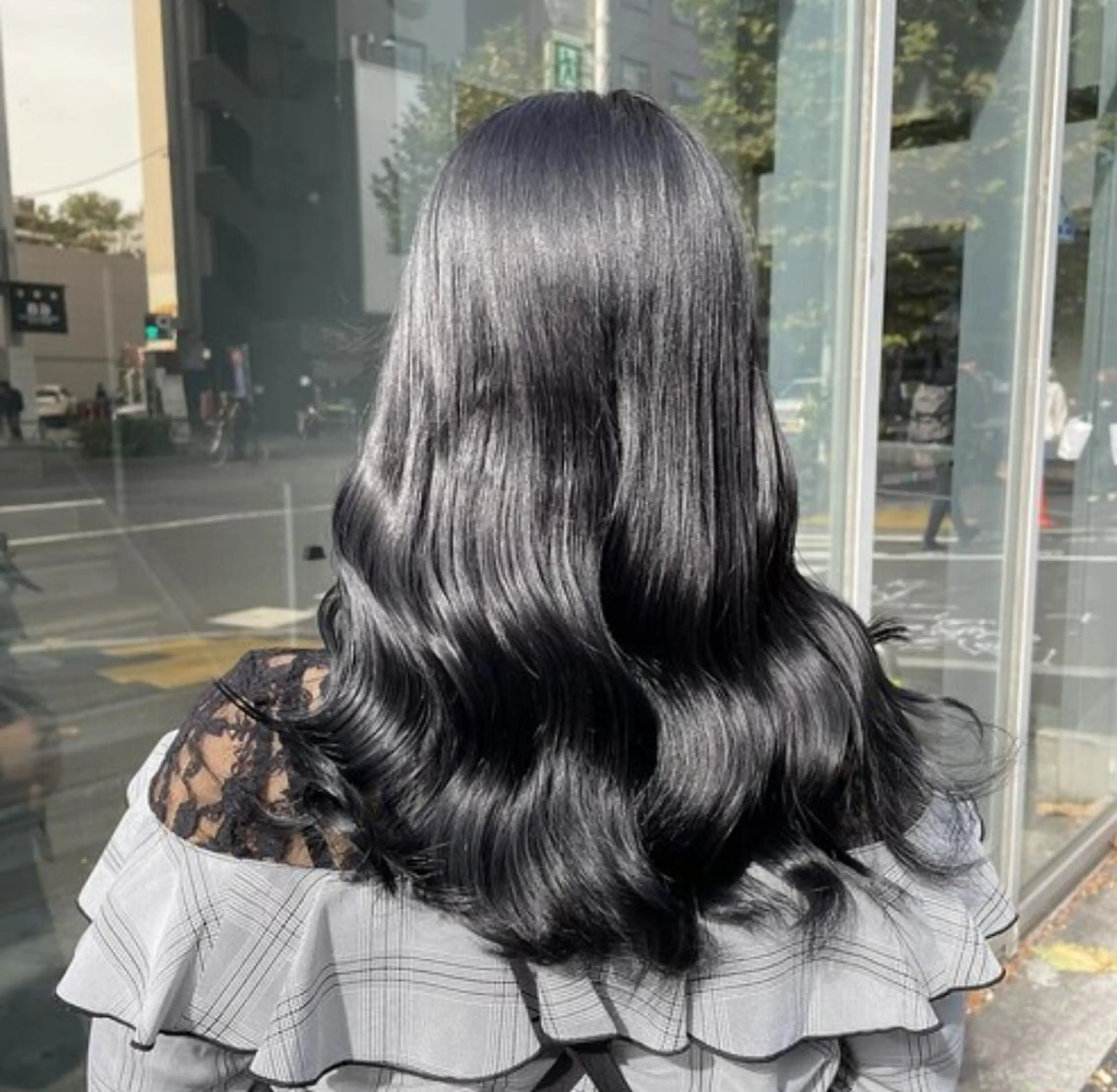 ロング カラー 黒髪 ブリーチ ブルーカラー ブルーブラック ブリーチなしカラー 🌈カラーとエクステ 🌟エクステのヘアスタイル