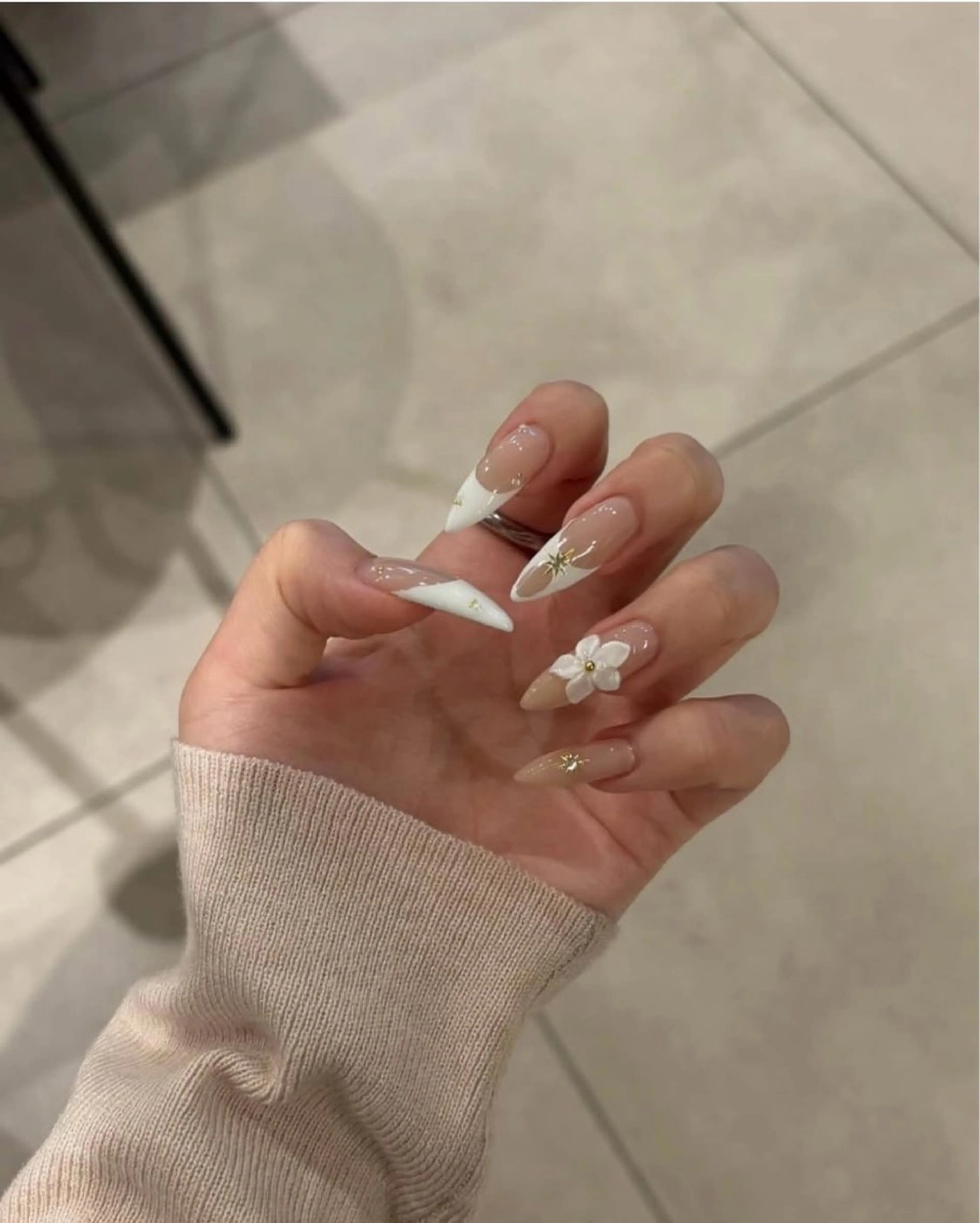 ネイル フレンチネイル グラデーション 韓国ネイル マグネットネイル シンプルネイル ハンドネイル CoMo Nail Studio所属・CoMo Nailのネイルデザイン