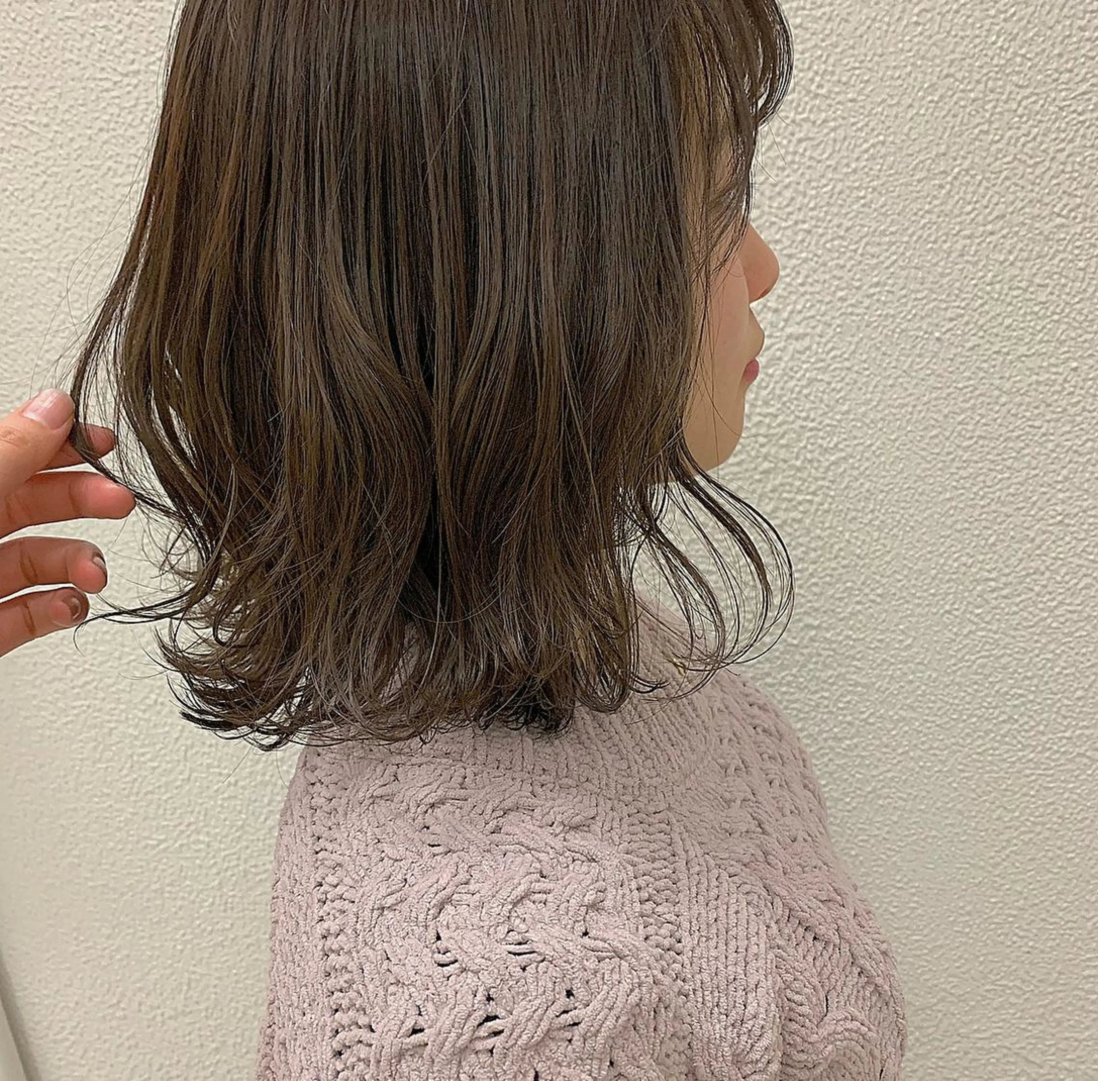 ミディアム 小泉 葵のヘアスタイル