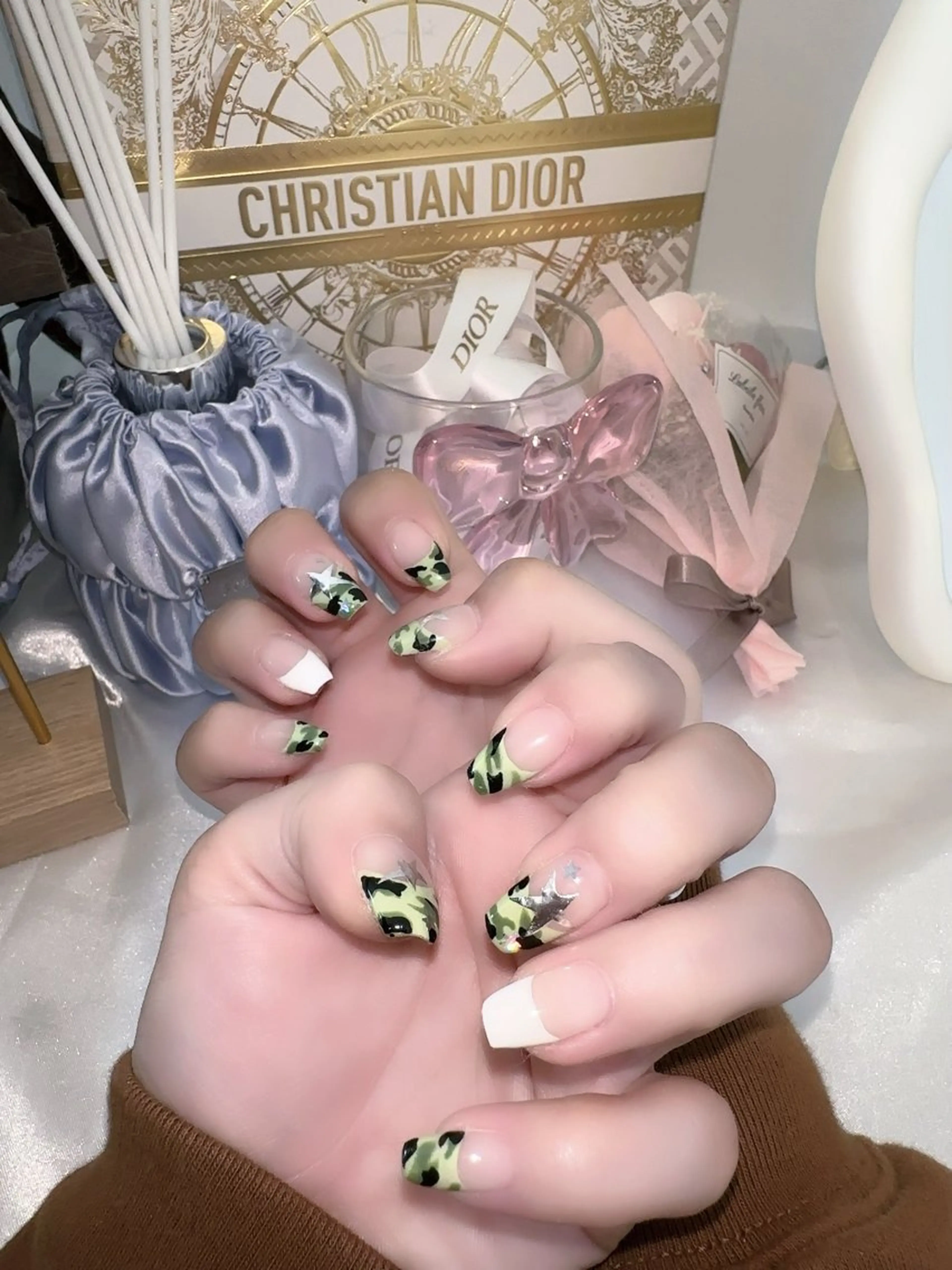 ミディアム AMERI所属・AMERI nail salonのネイルデザイン