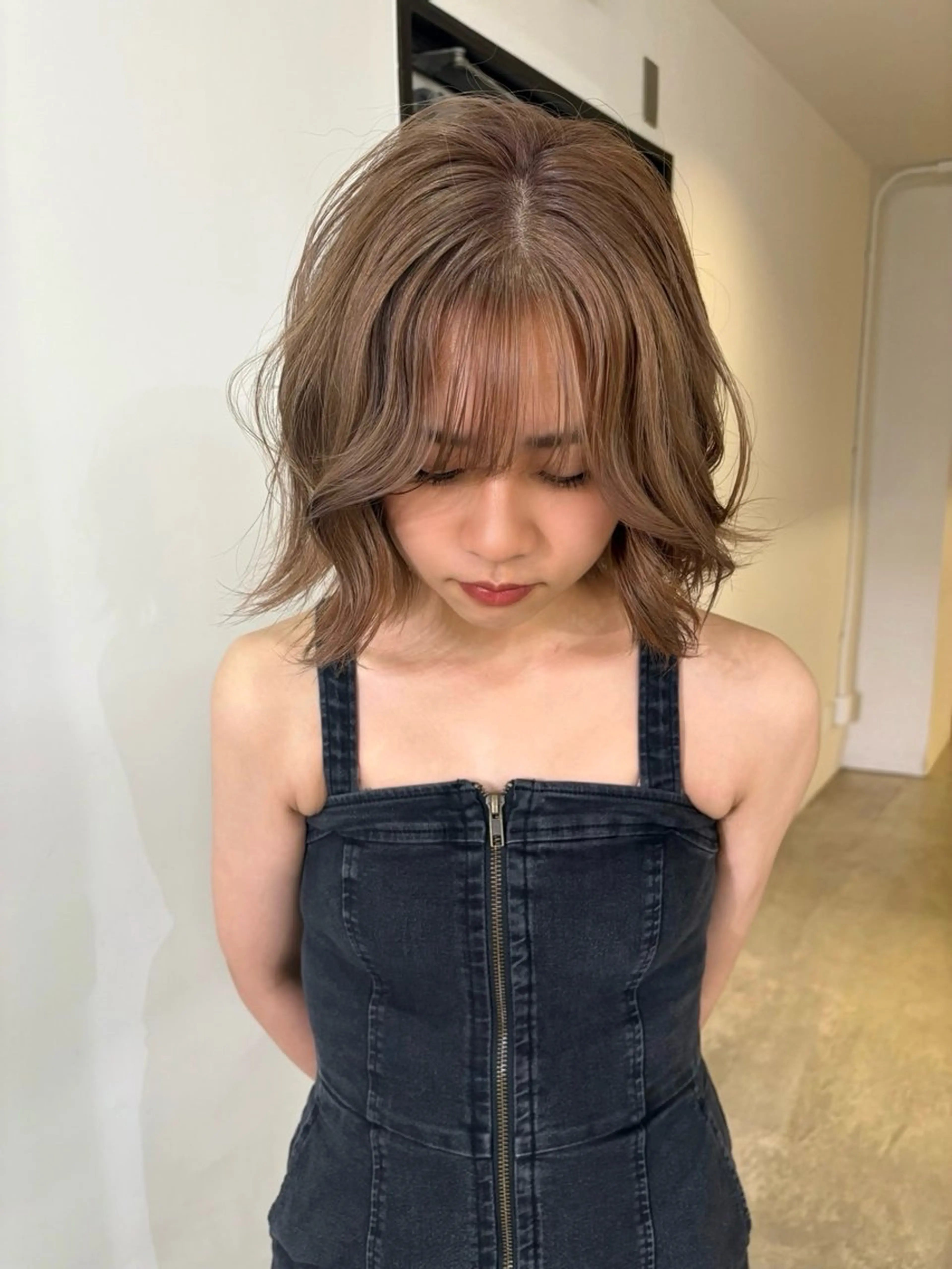 ショート カラー ベージュカラー ピンクカラー ヘアカラー Yuna/ブリーチ ベージュ ヘアセットのヘアスタイル
