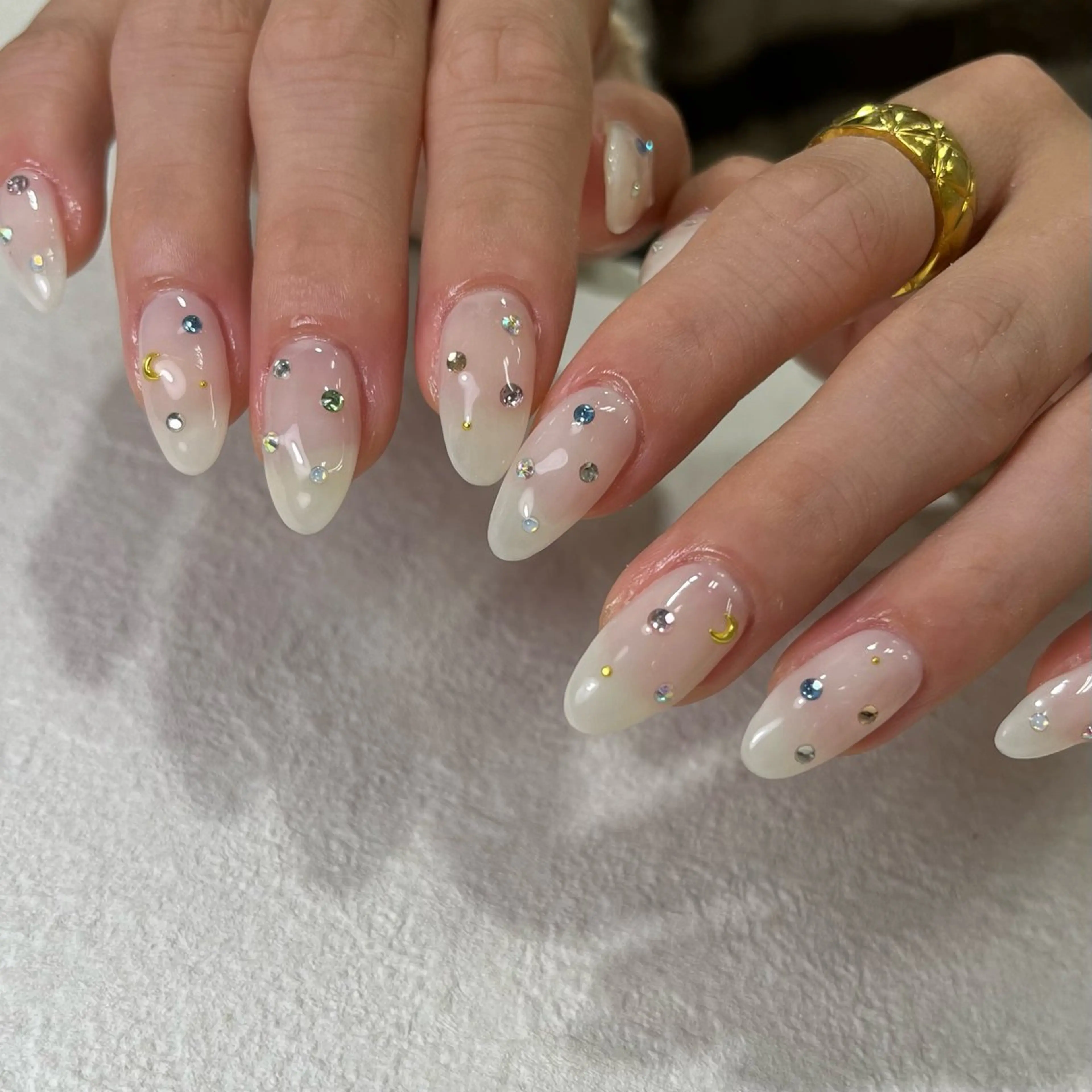 ストーンネイル ストーン10粒毎+¥500 #宝石ネイル #ワンカラー