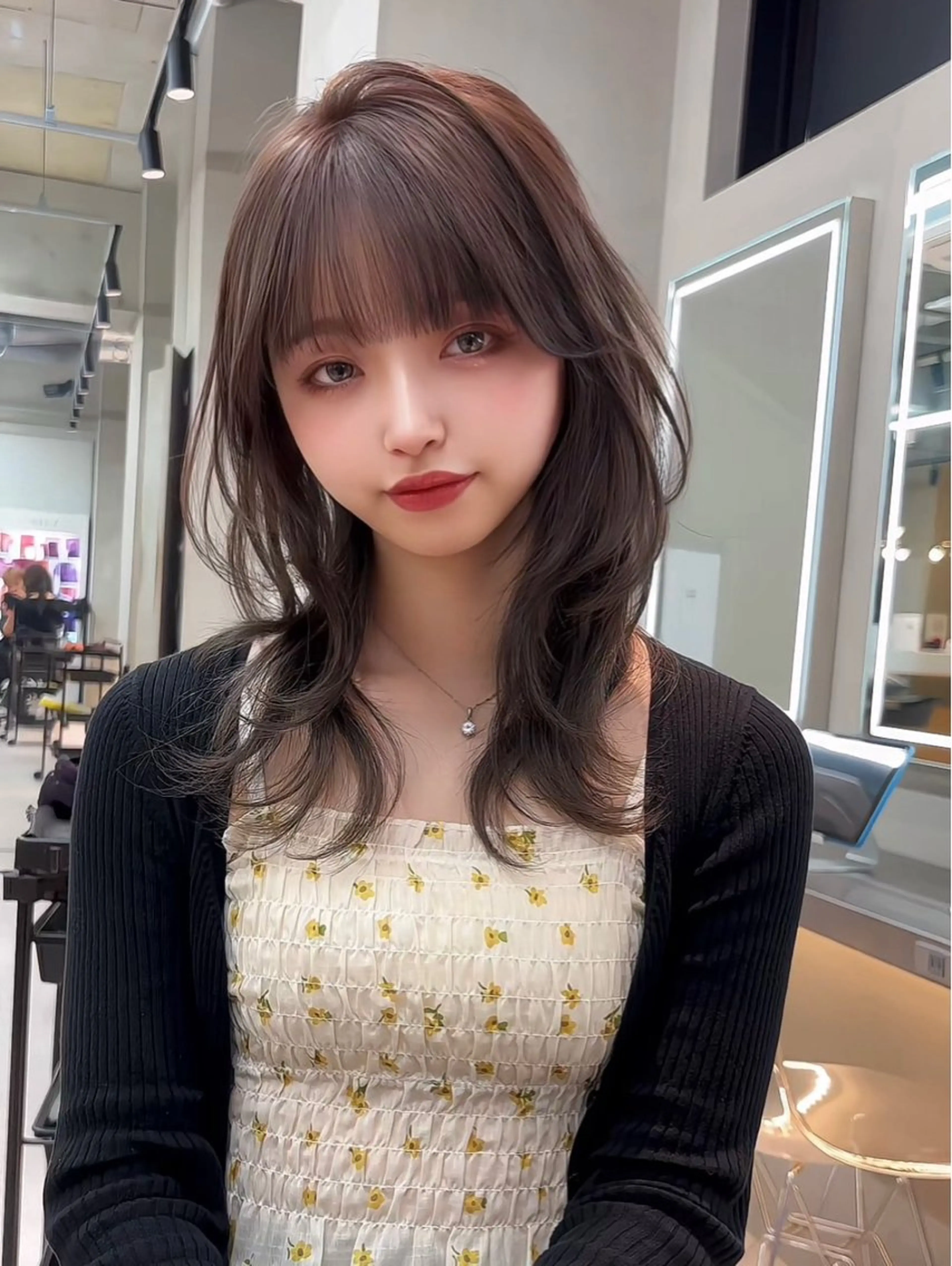 ミディアム カラー ミディアムレイヤー ブラウンカラー レッドカラー レッドブラウン レイヤーカット カット ヘアカラー ブリーチなしW/透明 感カラー　吉村　清志のヘアスタイル