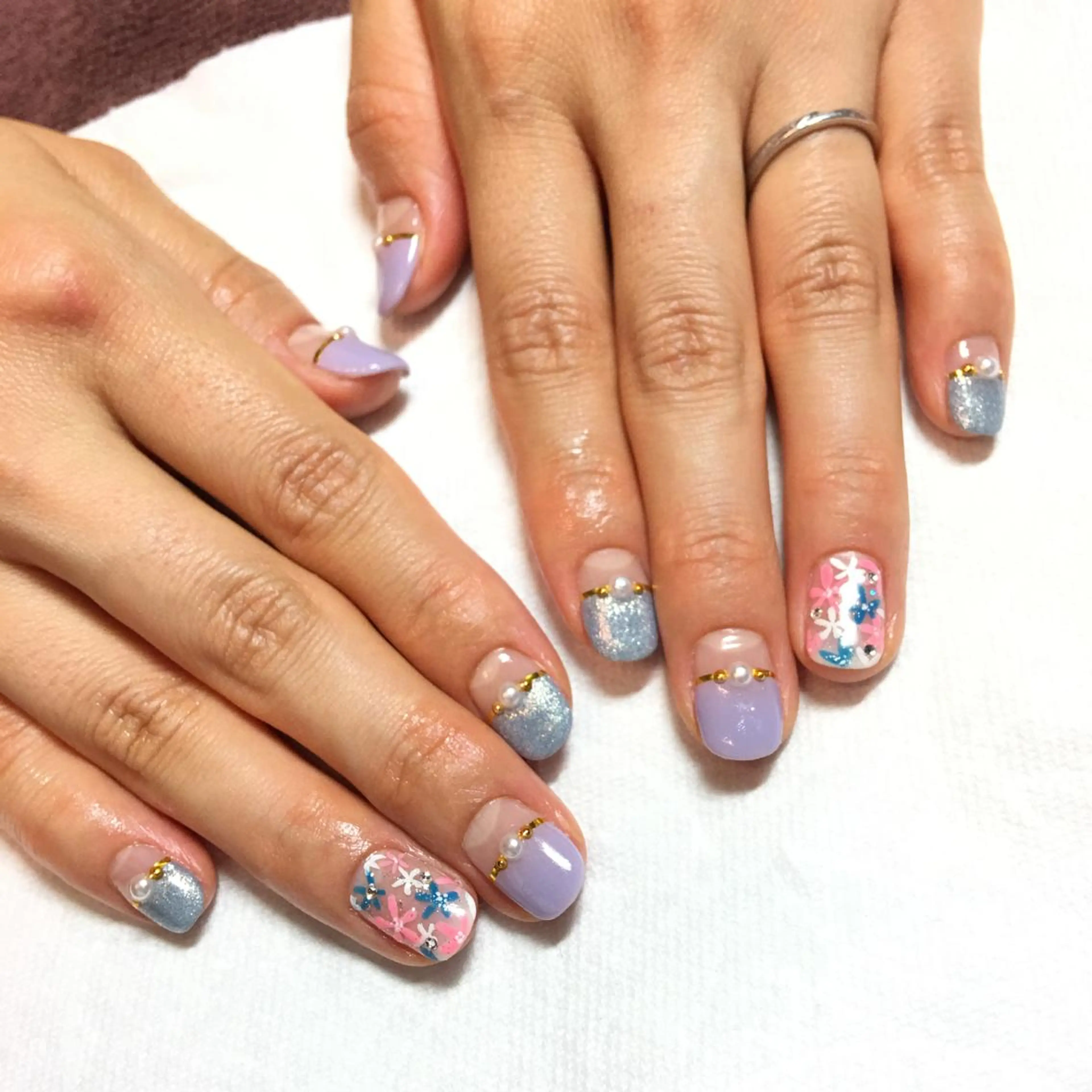 ネイル アートネイル フラワーネイル フレンチネイル ゴールド THECOLORS所属・近貞 莉奈のネイルデザイン