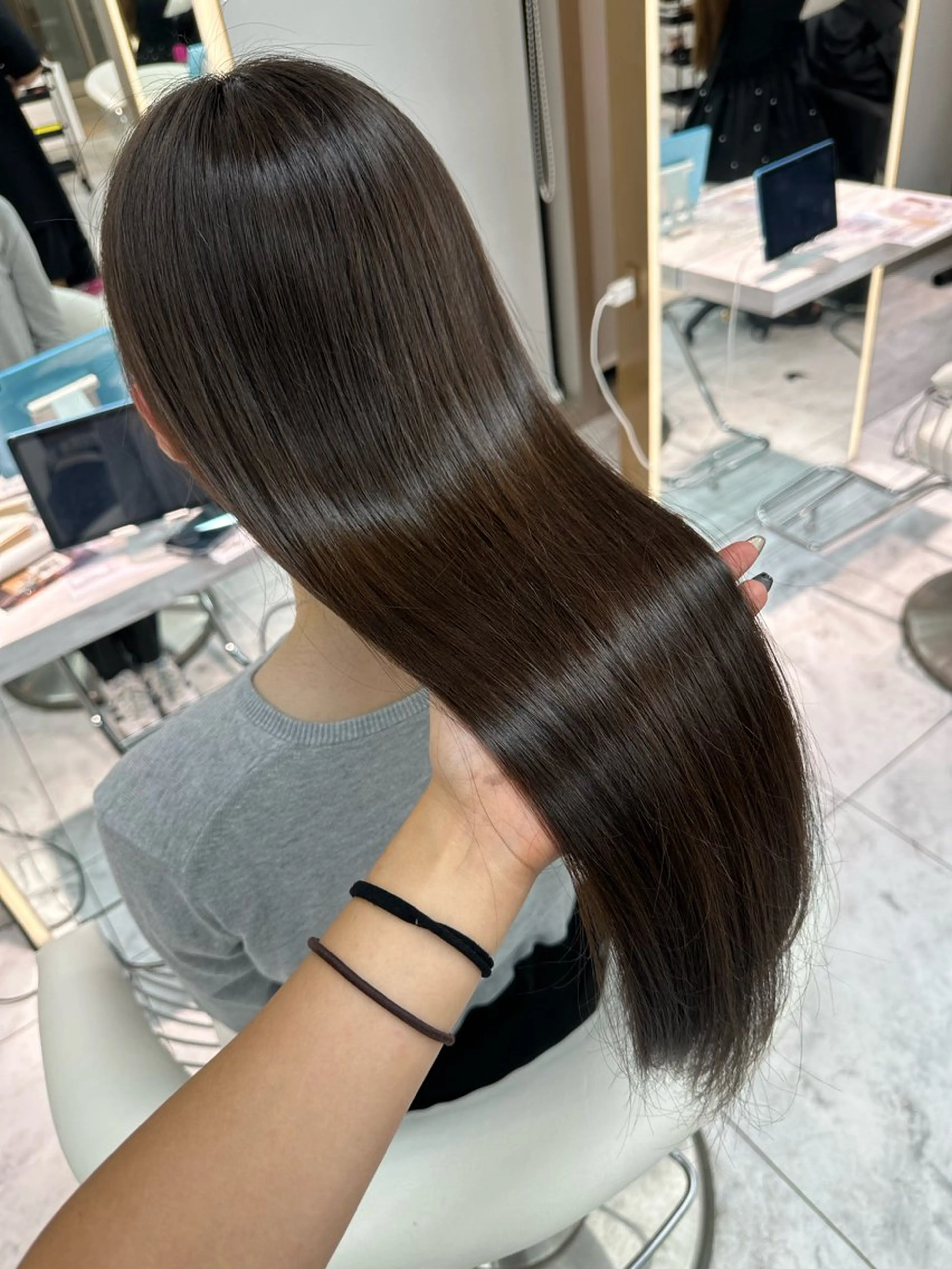ロング カラー 縮毛矯正 カット 縮毛矯正 トリートメント 🍒楓🍒北九州1 艶カラー作る人🎨のヘアスタイル