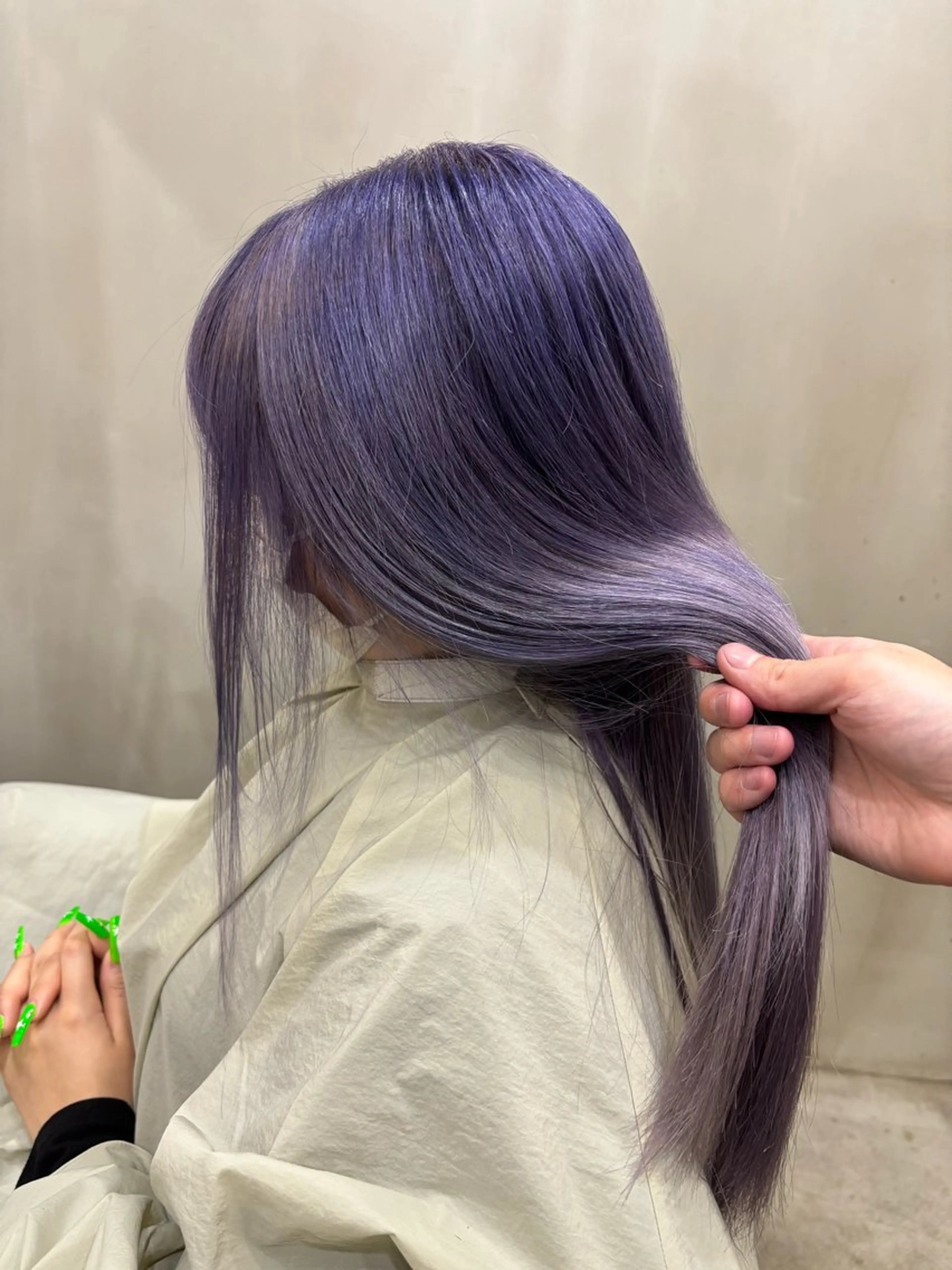 セミロング カラー パープルカラー ヘアカラー VOYAGE所属・中園 康のヘアスタイル