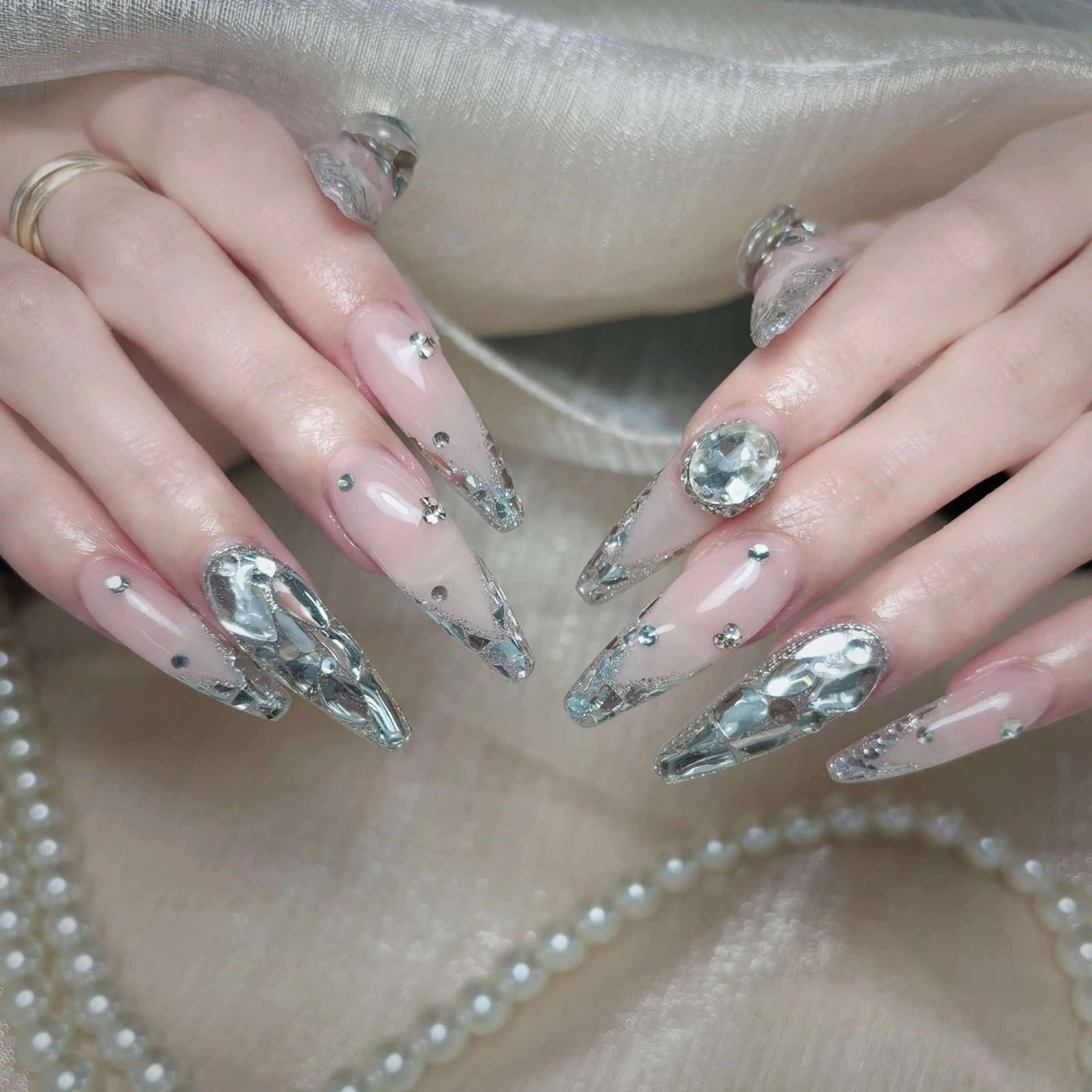 ネイル アートネイル オーロラネイル フットネイル ジェルネイル キラキラネイル ハンドネイル ハンドケア Nova Nail Shinsaiのネイルデザイン