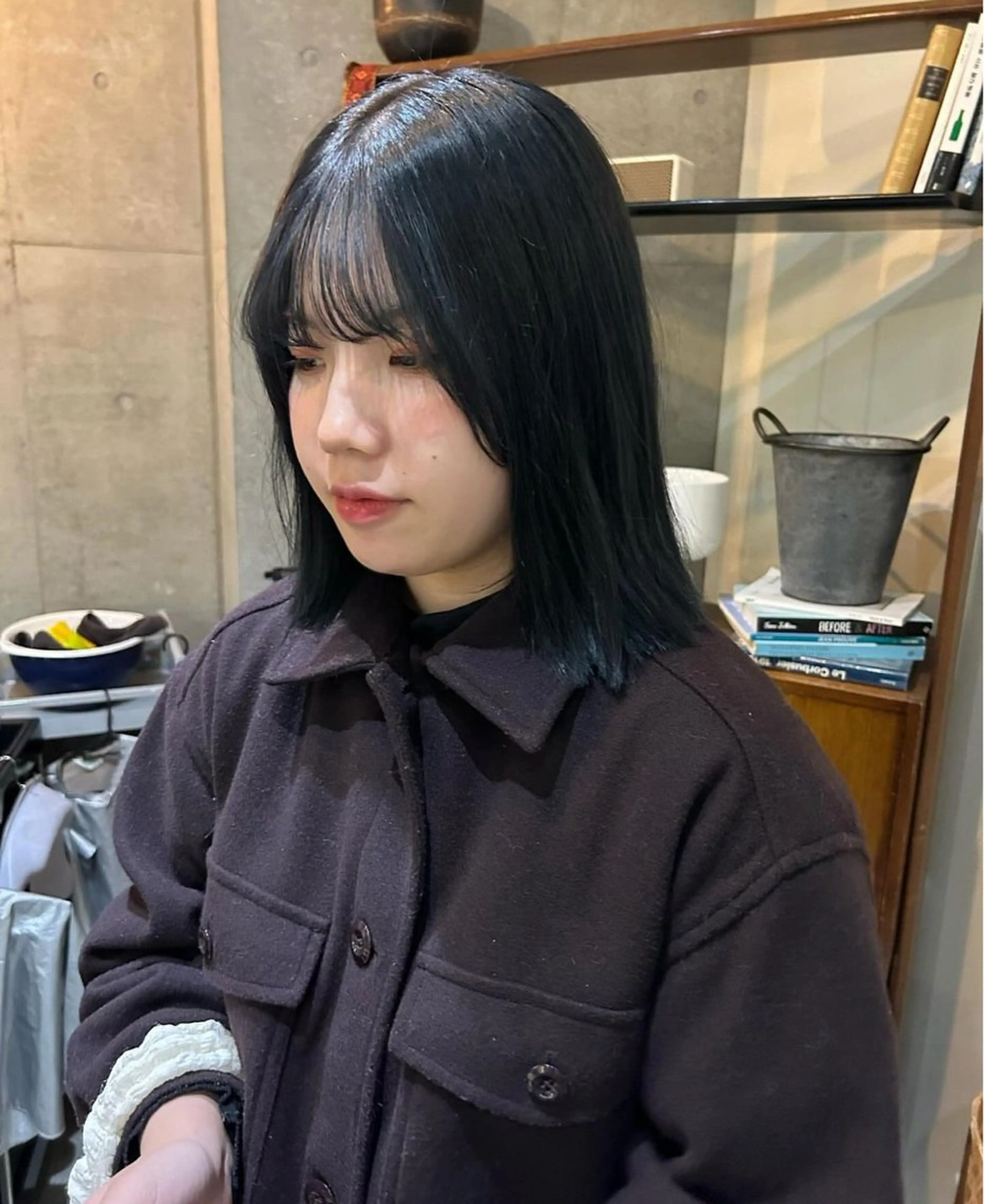 ショート カラー 黒髪 ブルーカラー ブルーブラック ルーツカラー/暖色カ ラー/EMIRI🍀のヘアスタイル