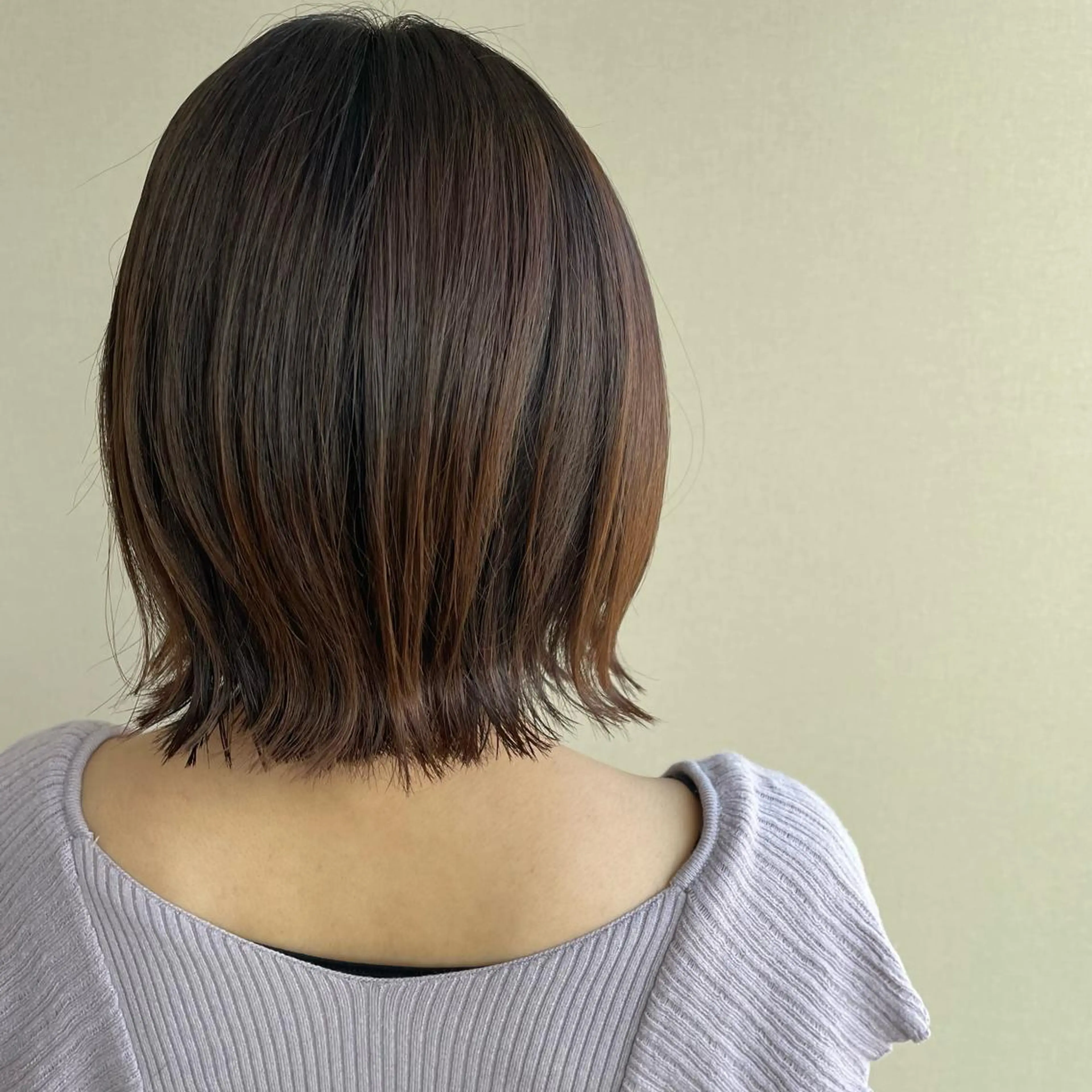 ミディアム カット 切りっぱなしボブ/ 蒲生四丁目/伊藤瑠唯のヘアスタイル