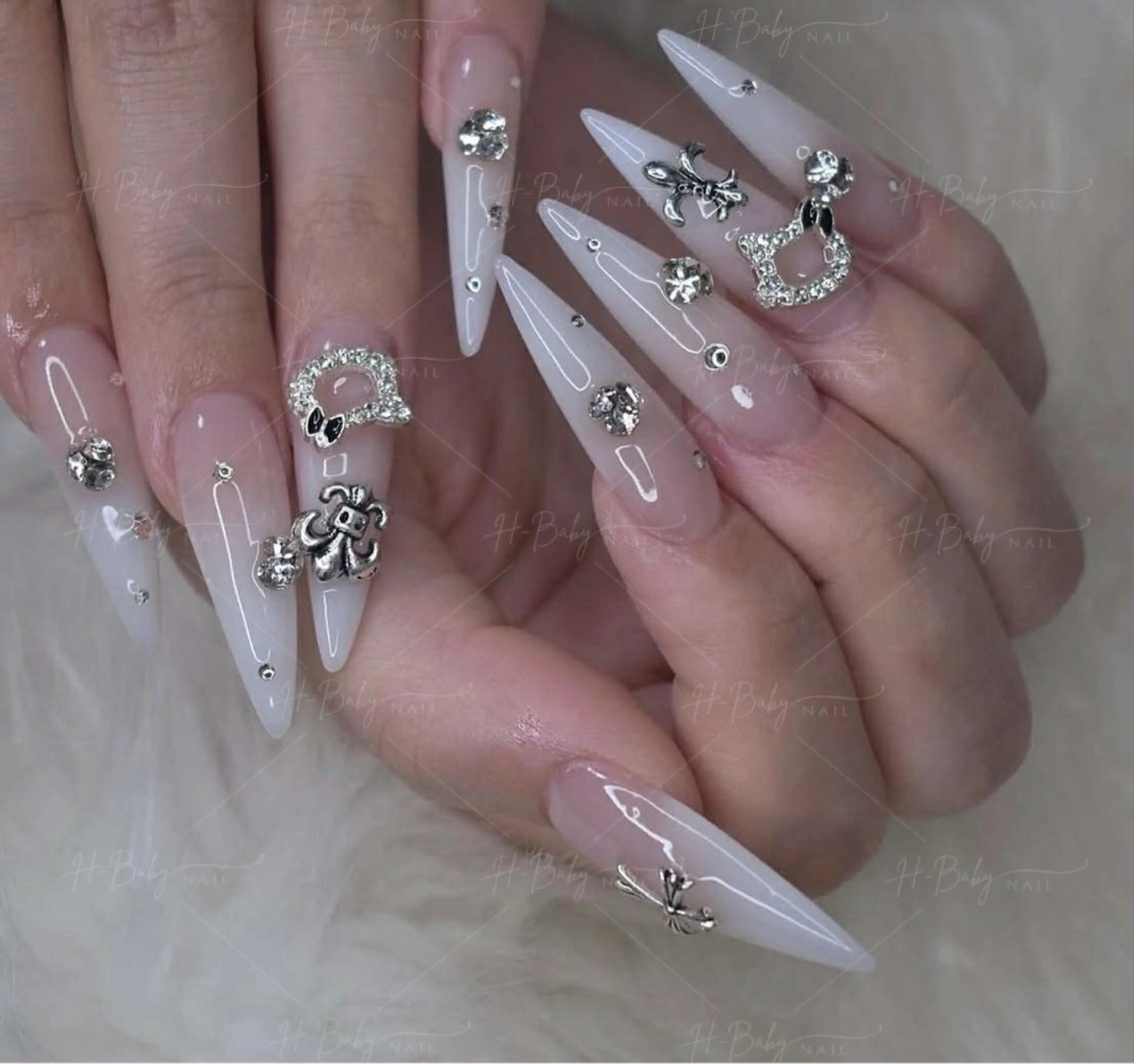 ネイル フレンチネイル ジェルネイル ガラスフレンチ ハロウィン ハート ハンドネイル H.baby Nail Salonのネイルデザイン