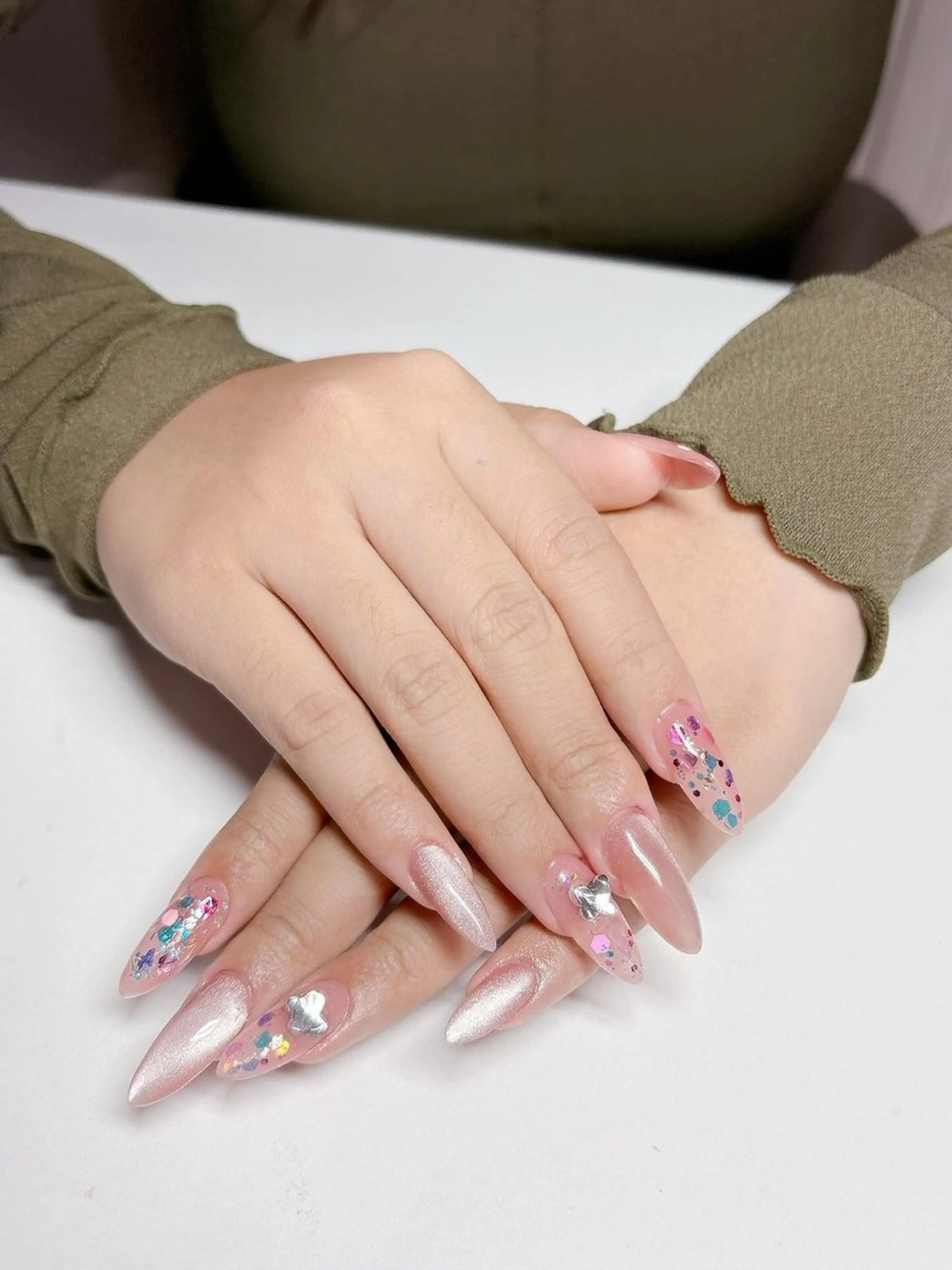 ネイル ラメ(グリッター) マグネットネイル RosyBeauty Salon所属・RosyBeauty Salonのネイルデザイン