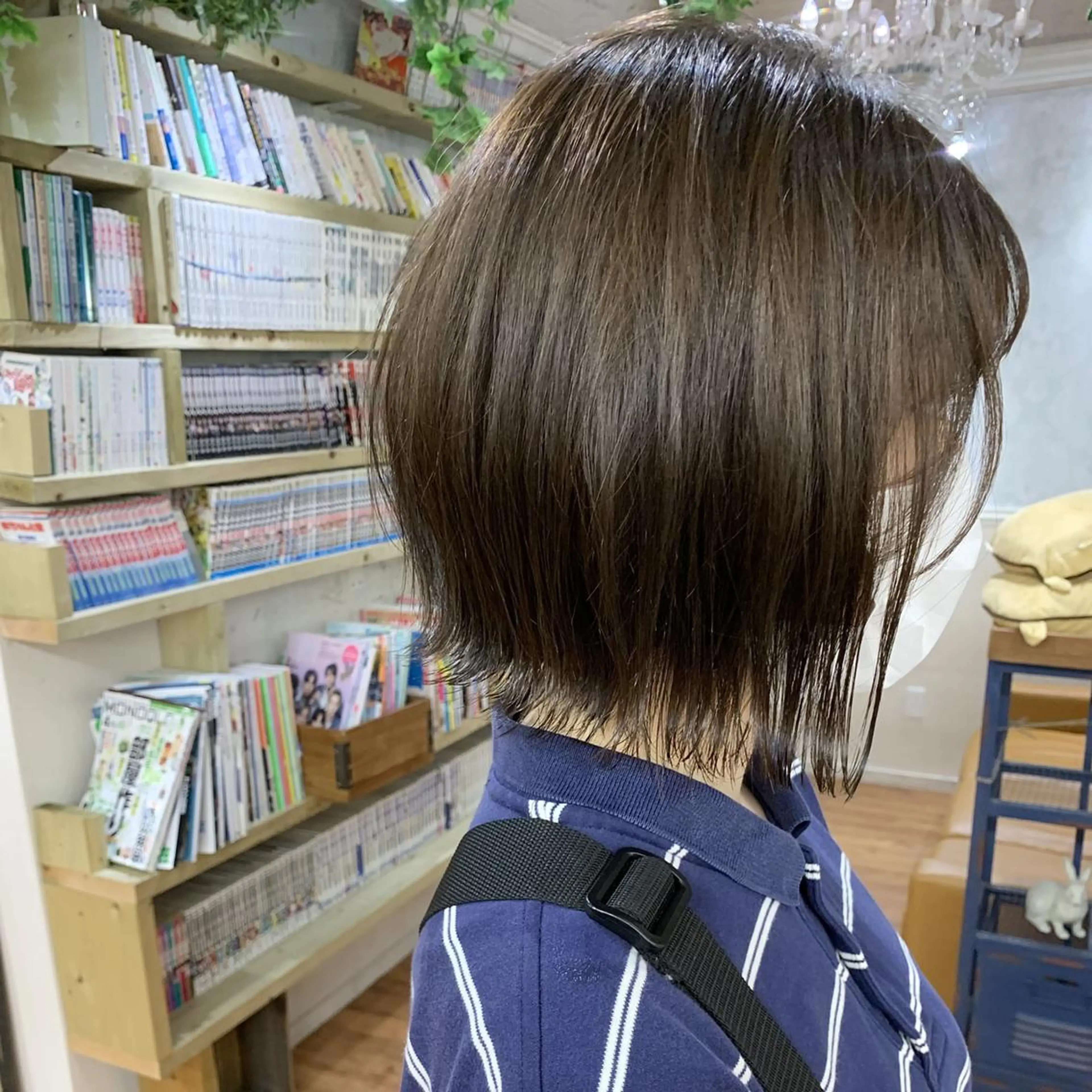 ショート カラー ベージュカラー ボブ 外ハネヘア カット ヘアカラー お顔まわりカット🌱 emo.村松泉綺のヘアスタイル