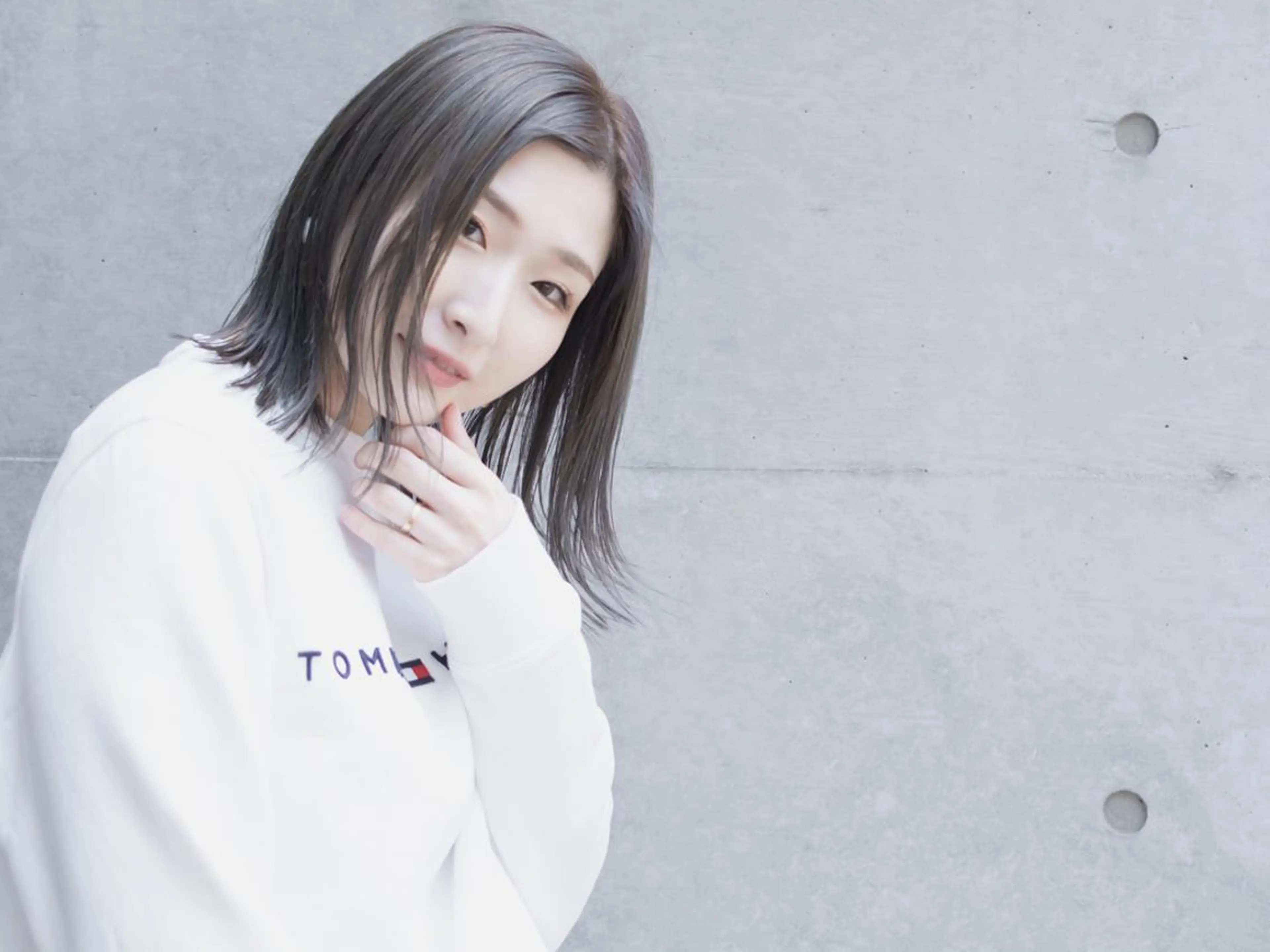 ミディアム カラー 切りっぱなしボブ ショートボブ ベージュカラー ブルーカラー ブルージュ 撮影モデル 斉藤 正敏のその他イメージ