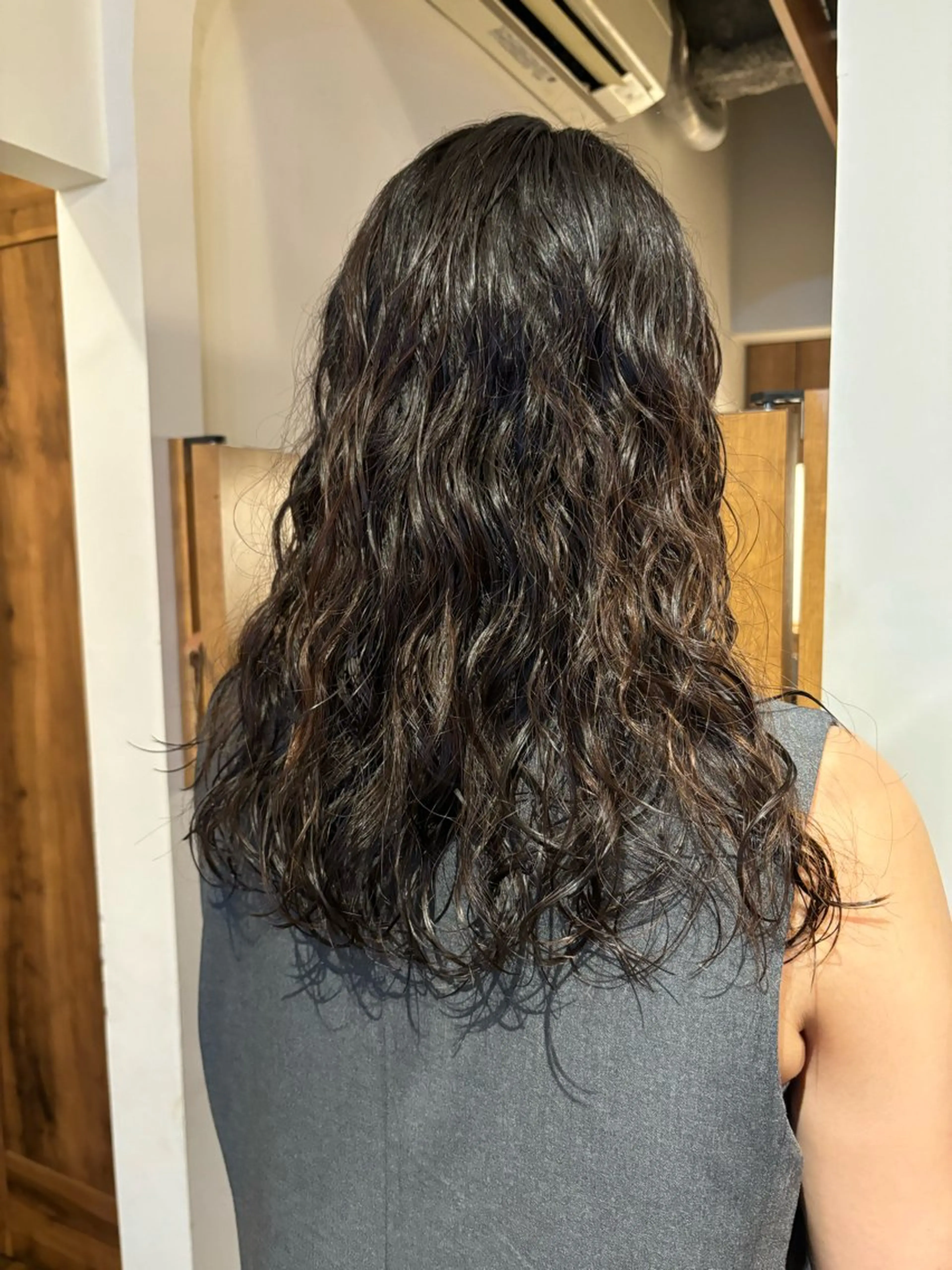 ロング パーマ ウシロダ メグミのヘアスタイル