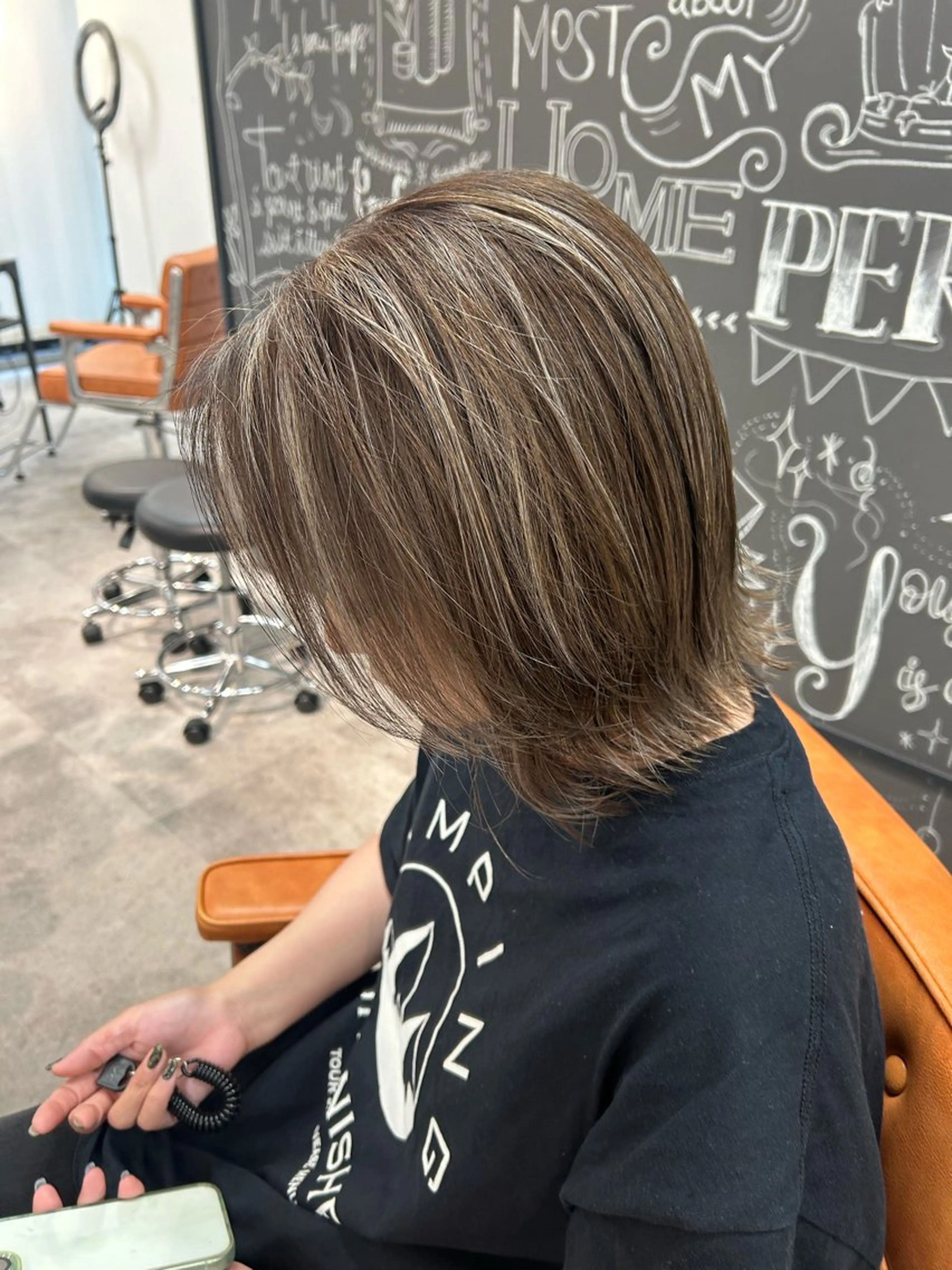 ミディアム カラー ハイライトカラー ハイライト ヘアカラー AILEE所属・ウルフカット レイヤーカット上柿のヘアスタイル