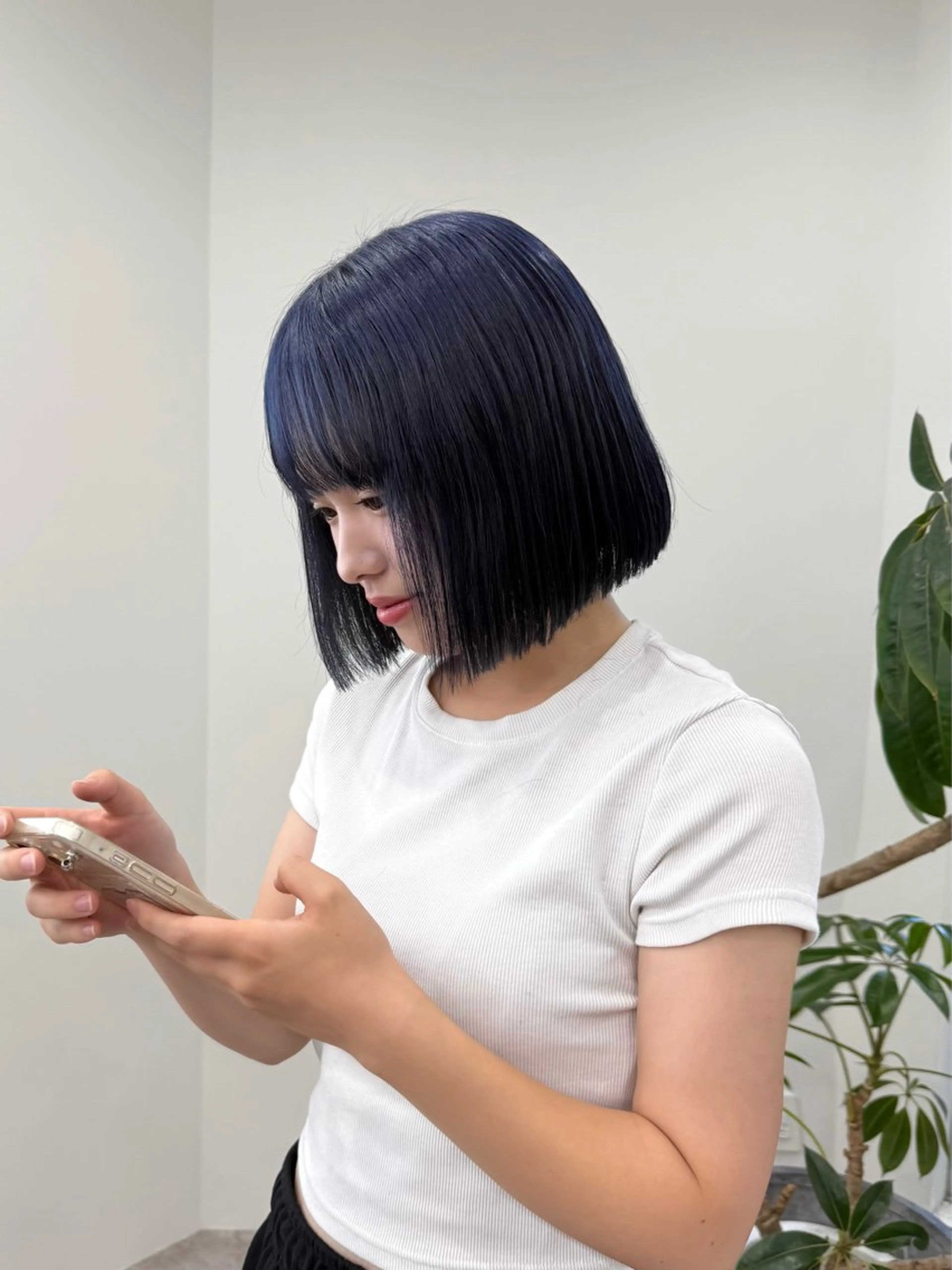 ミディアム カラー ブリーチ ネイビーカラー カット ヘアカラー azumi/ボブ/暖 色/オリーブ/縮毛のヘアスタイル