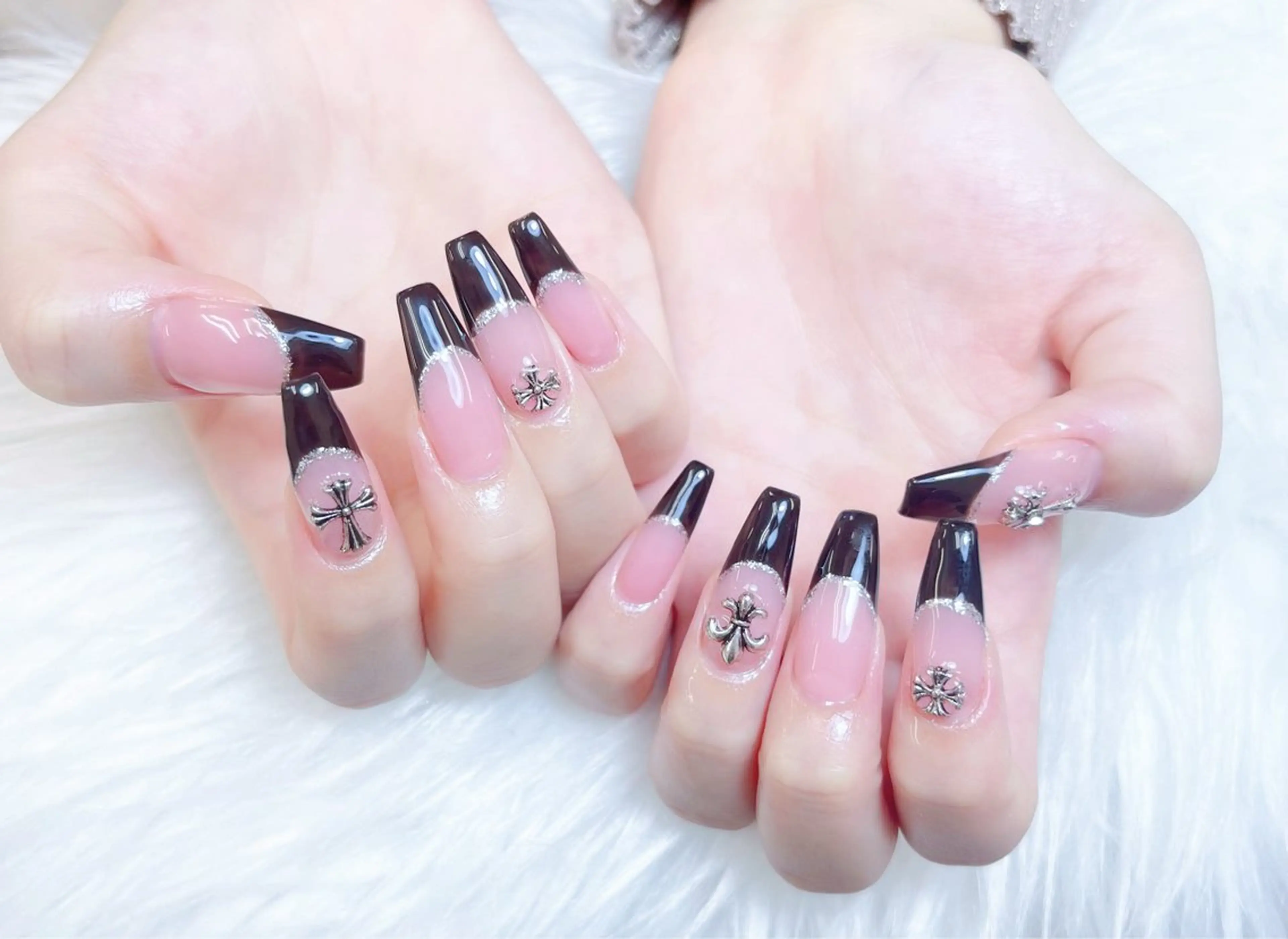ネイル 成人式 ロングネイル マグネットネイル 大理石ネイル(マーブル) リボン ハンドネイル Amee Nailsalon所属・Amee Nailsalonのネイルデザイン