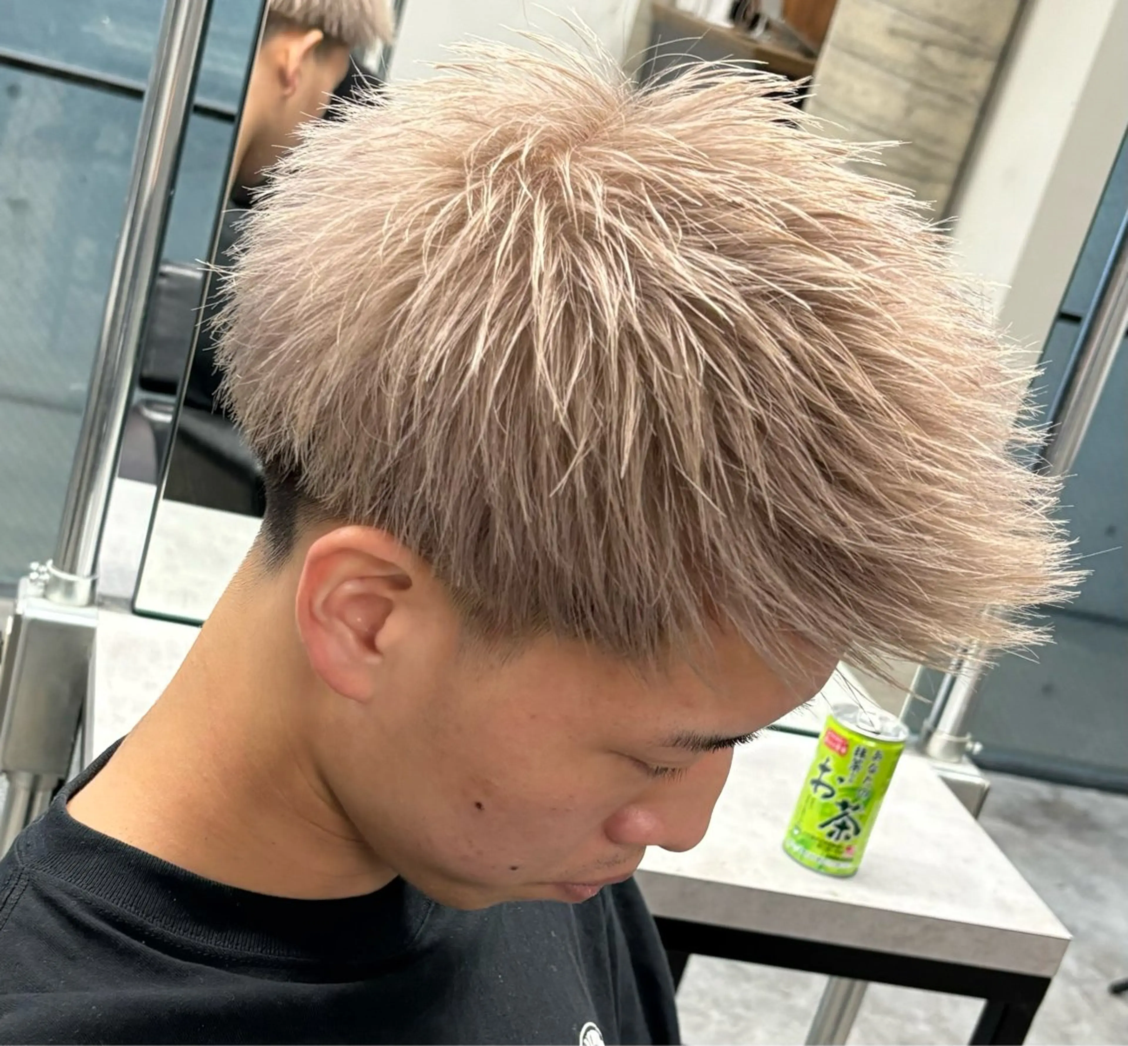 【メンズ限定】短髪ベースカット＋シルバーカラーの写真