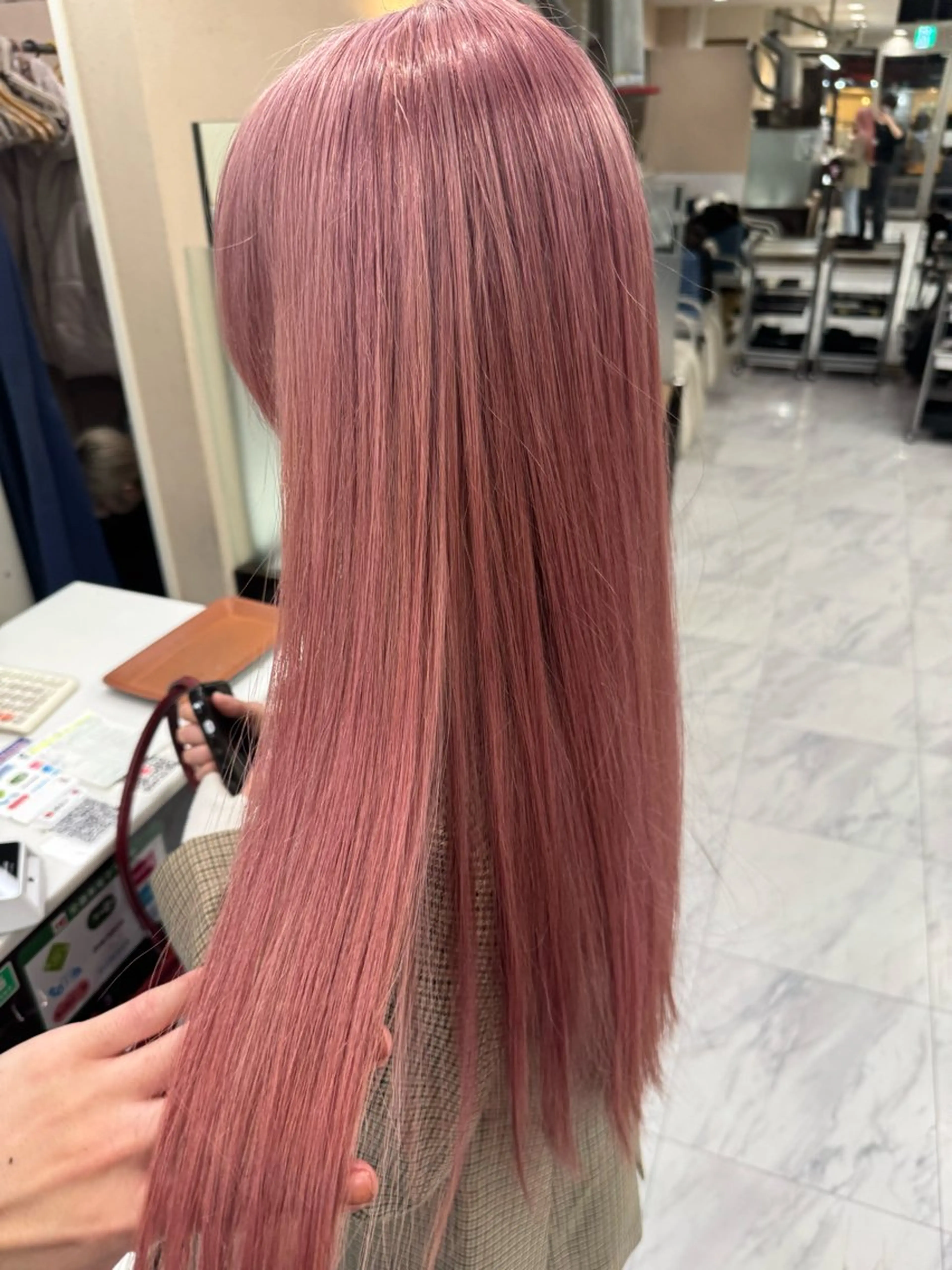 ロング カラー ヘアアレンジ 切りっぱなしボブ ブリーチ デザインカラー ダブルカラー グラデーションカラー カット ヘアカラー トリートメント 目黒 碧人のヘアスタイル