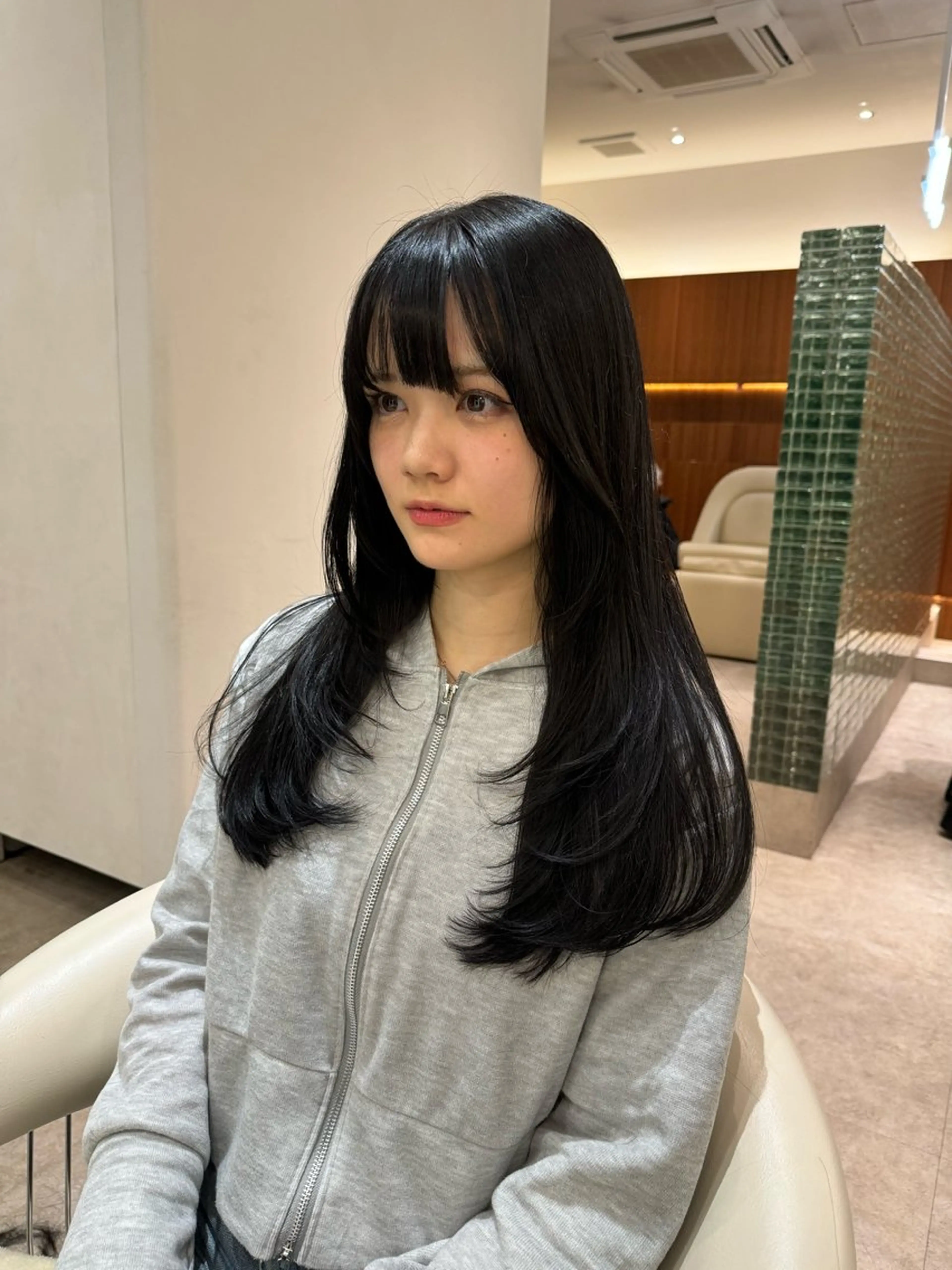 ロング カラー 黒髪 ブルーカラー ブルーブラック ダークグレー ダークグレージュ 韓国レイヤー🇰🇷 韓国研修◎渋谷カイトのヘアスタイル