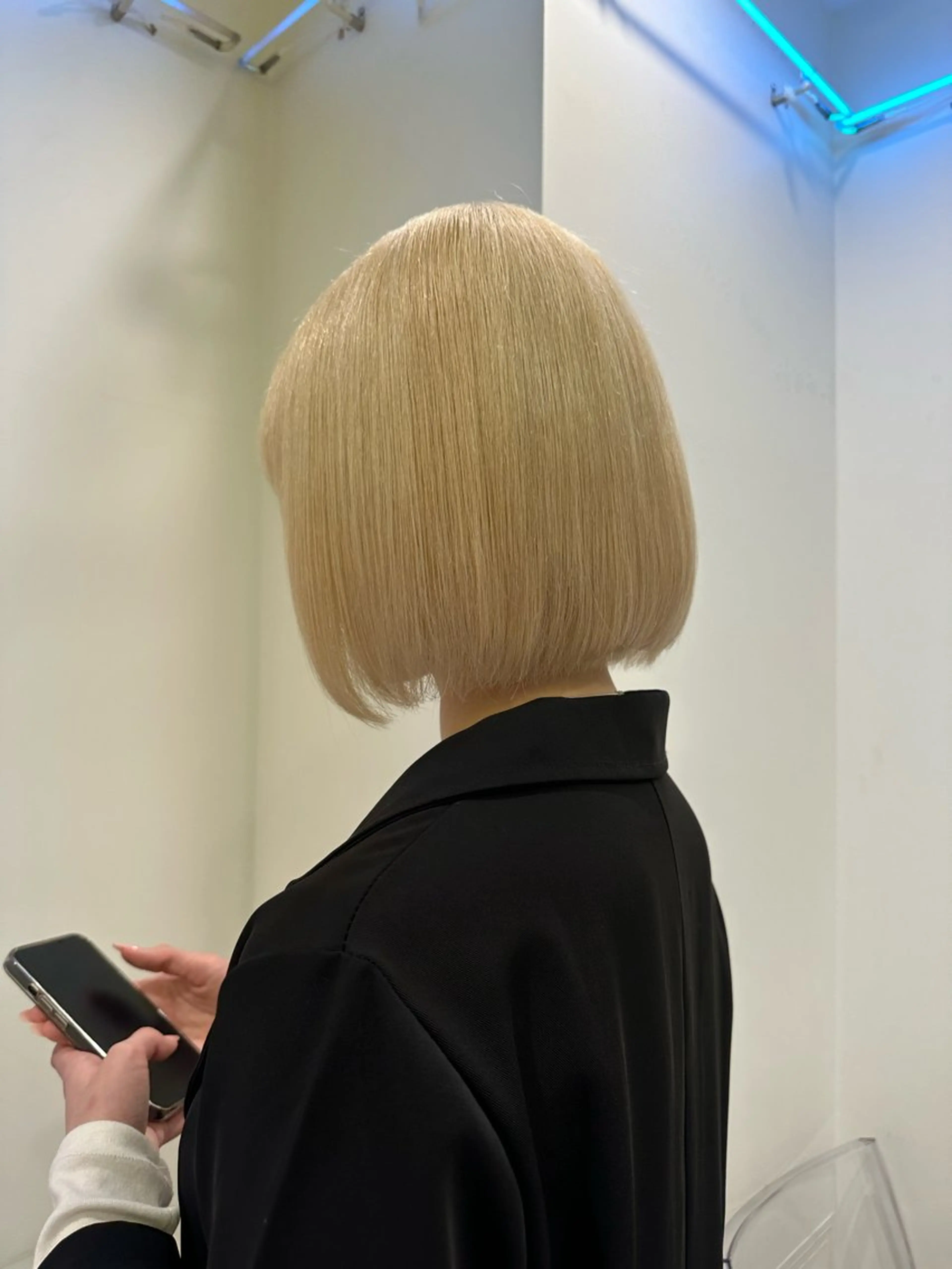 ショート カラー ベージュカラー ブロンド ホワイトベージュ ホワイトブロンド ヘアカラー 渋谷/透明感カラー /半個室/こうめいのヘアスタイル