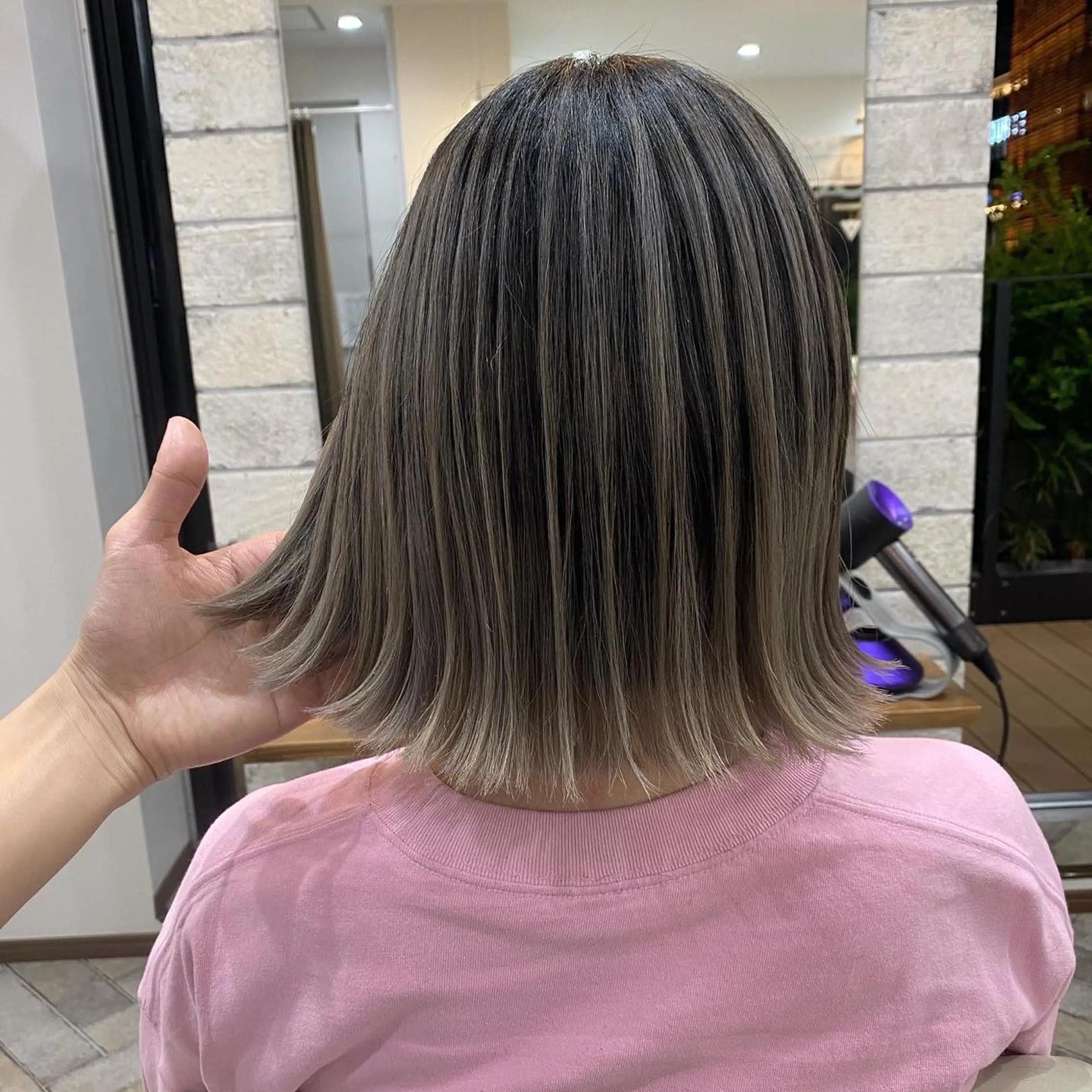 ミディアム カラー パーマ ヘアアレンジ メンズ キッズ ネイル マツエク・マツパ カット ヘアカラー ハイライト、レイヤー カット/西梅田/中西のヘアスタイル