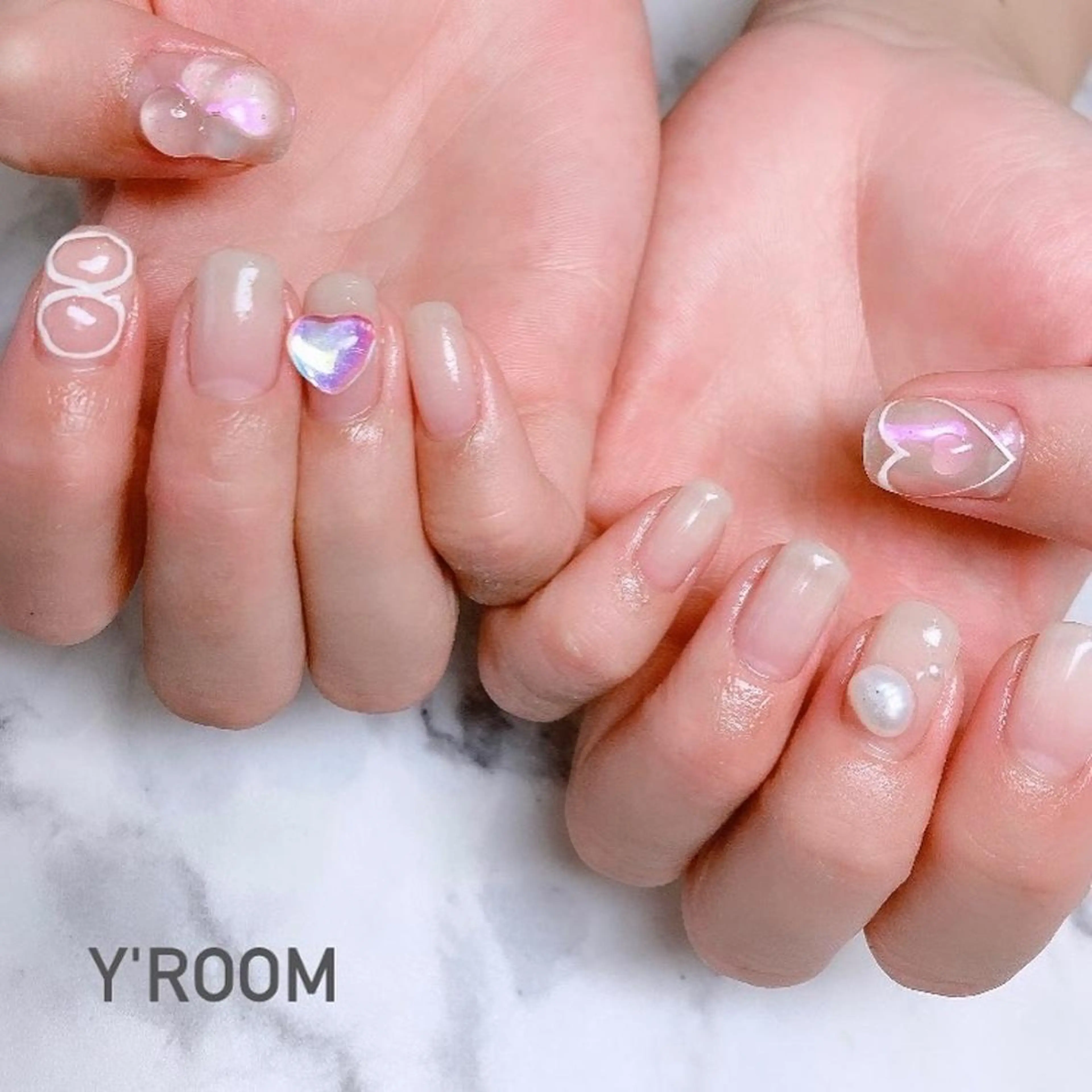 ネイル オーロラネイル フラッシュネイル フットネイル ジェルネイル 氷ネイル・うるうるネイル YUKA （ネイリスト）のネイルデザイン