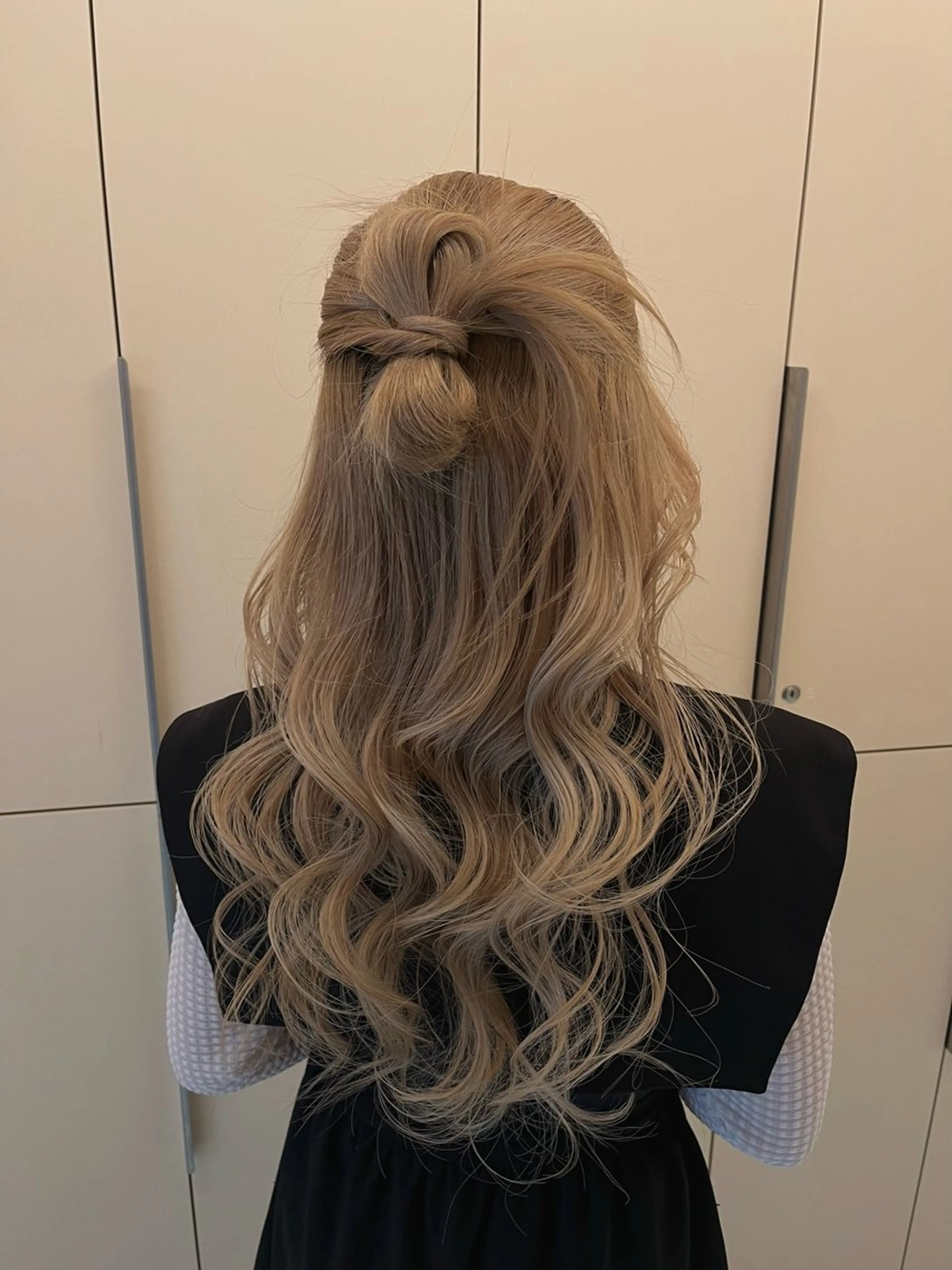 ロング ヘアアレンジ るり 暗髪・艶カラーのヘアスタイル