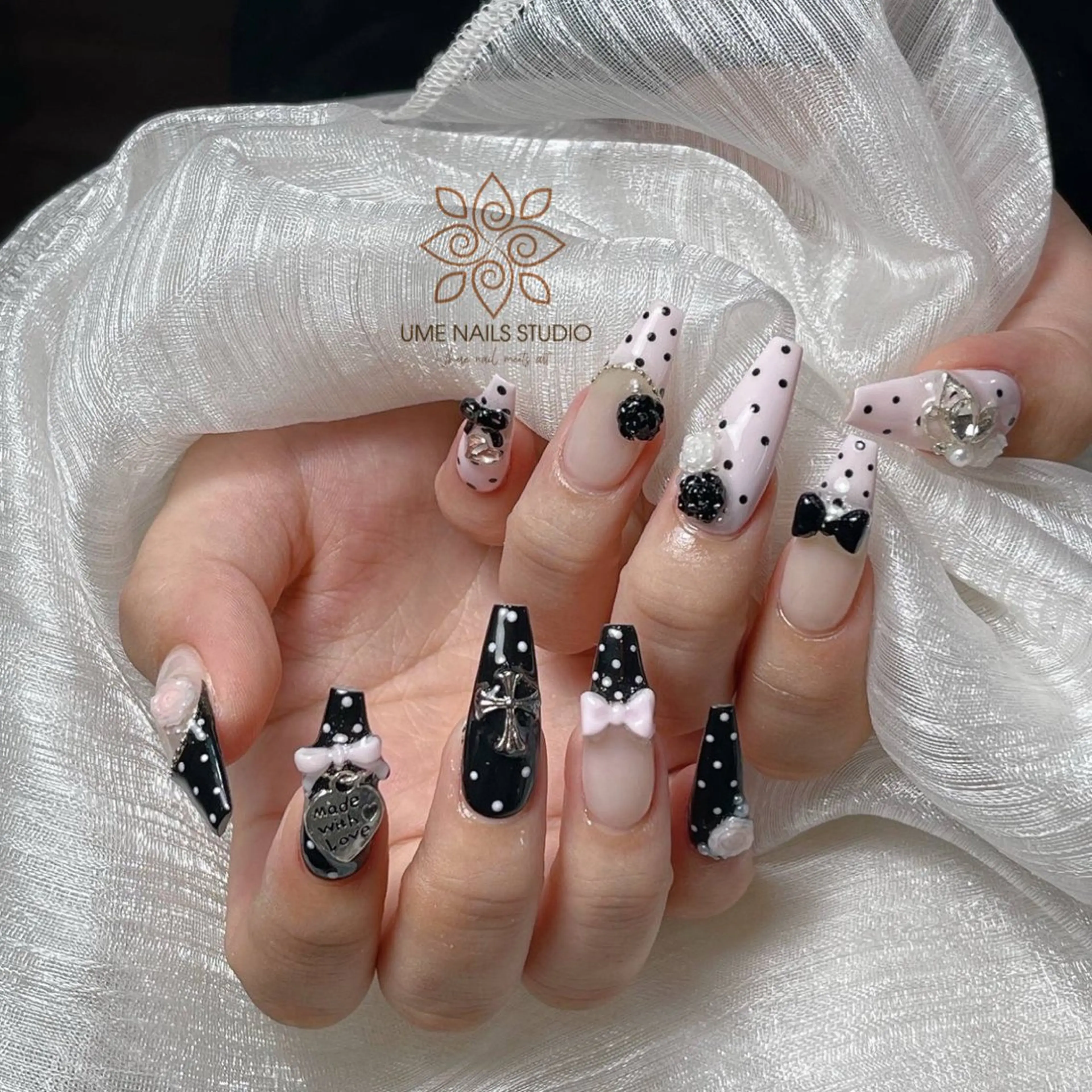 ネイル チークネイル クリアネイル ガーリー キラキラネイル 韓国ネイル ハンドネイル Ume Nail Studioのネイルデザイン