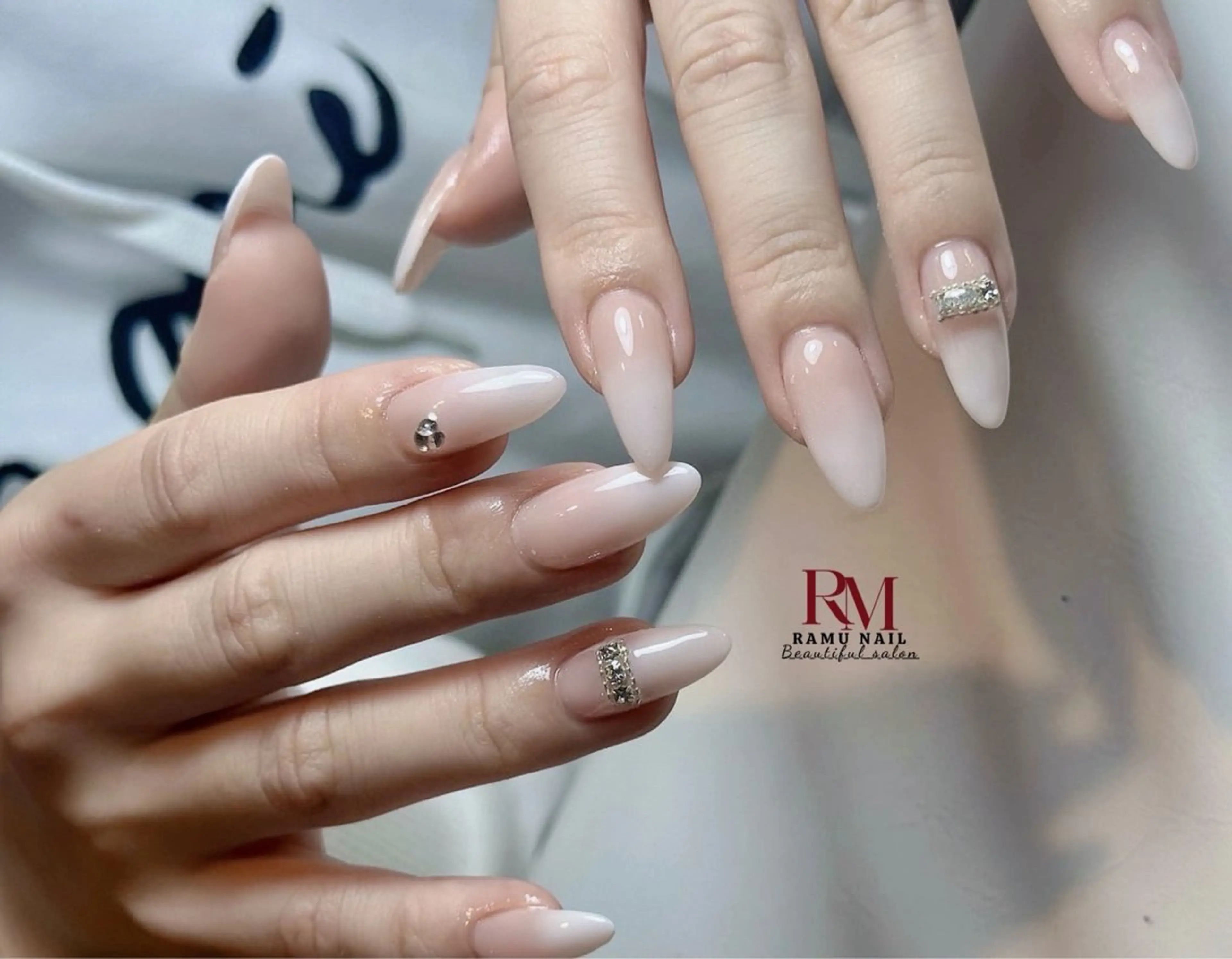 ネイル チークネイル フレンチネイル グラデーション キラキラネイル 韓国ネイル ハンドネイル RAMU_Nail 池袋店のネイルデザイン