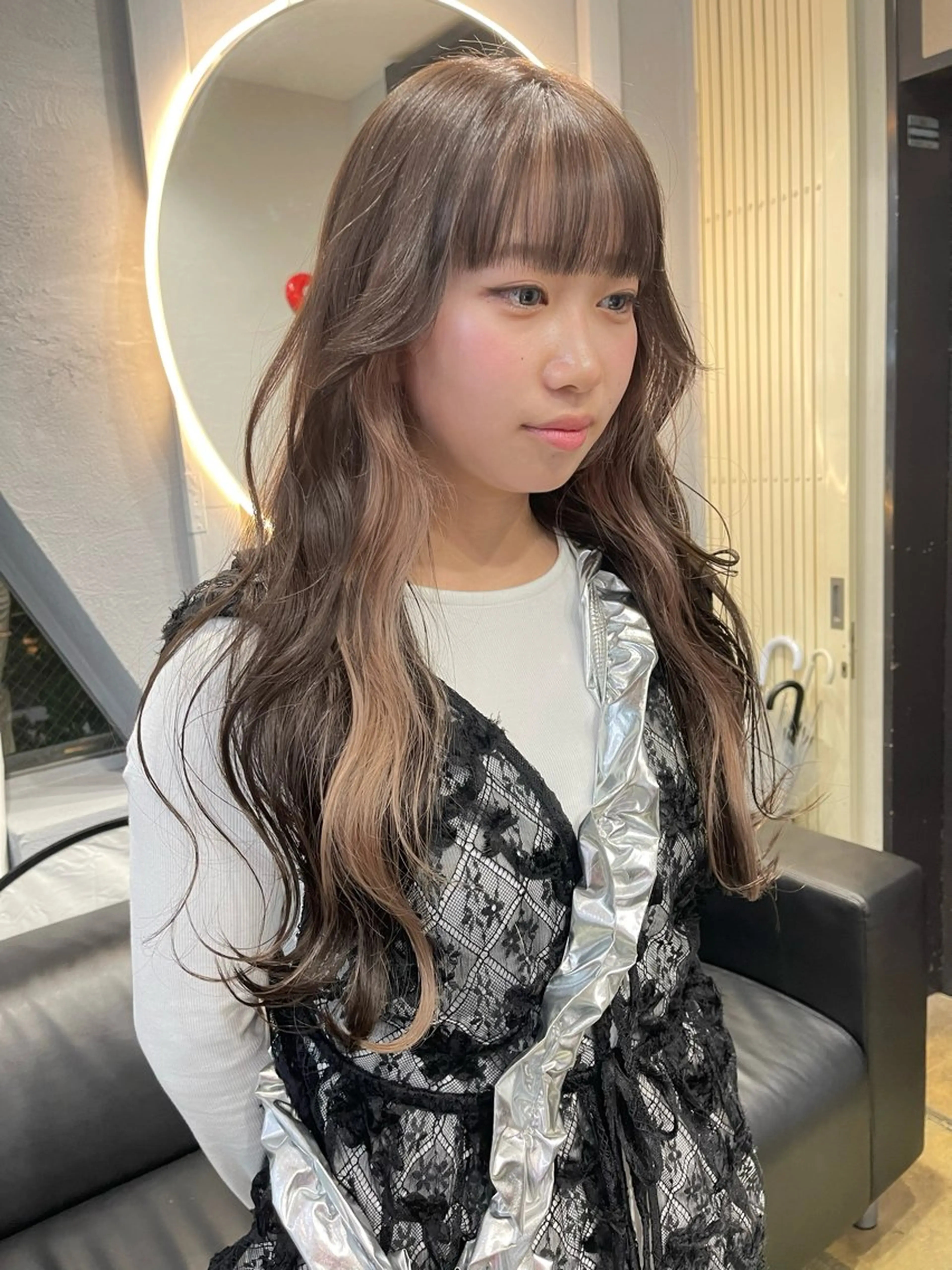 ロング カラー ベージュカラー ブリーチ ケアブリーチ デザインカラー ダブルカラー カット ヘアカラー トリートメント 宮崎　達也 ミルクティーベージュのヘアスタイル
