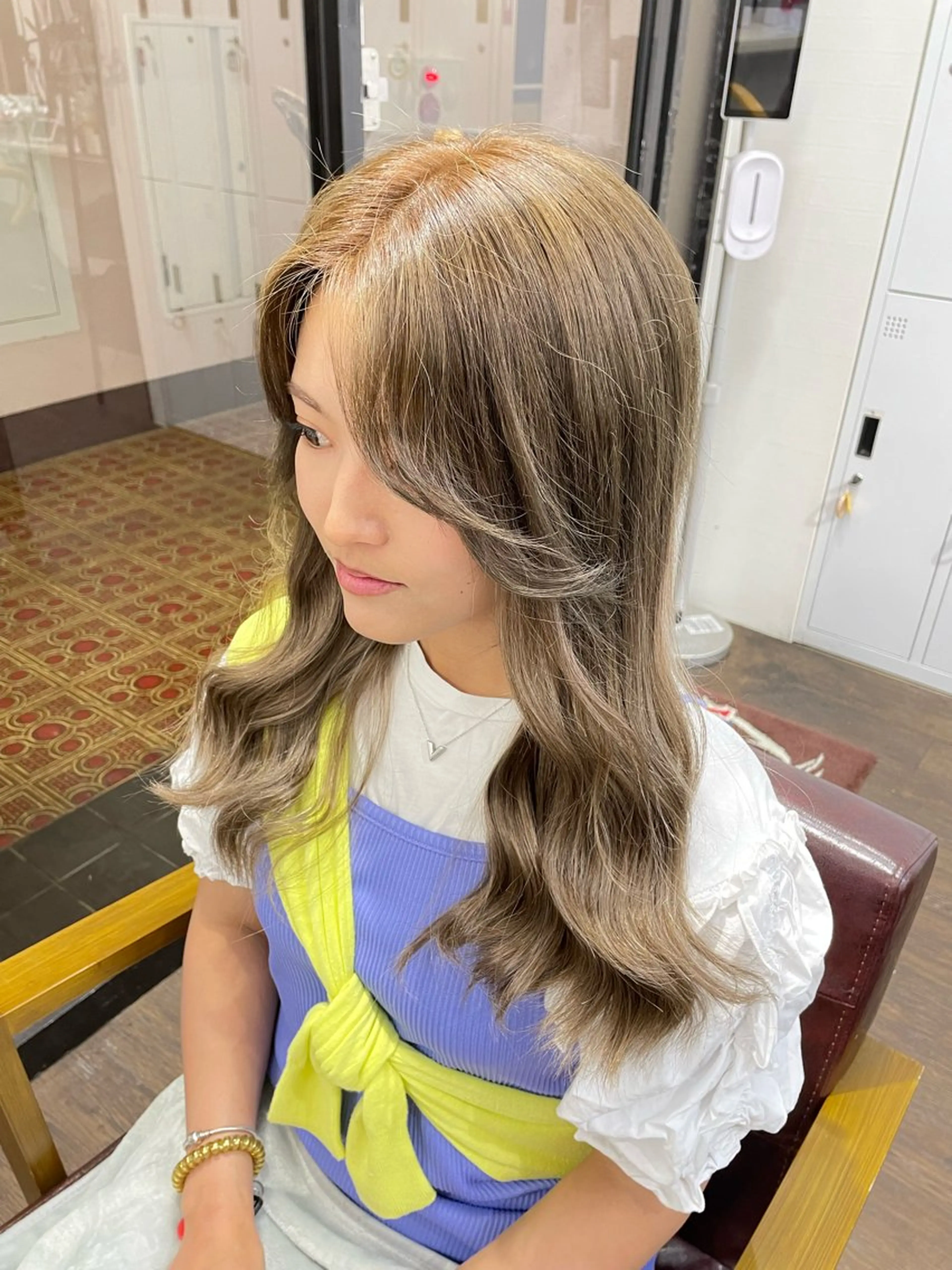 セミロング エクステ 田子🦋ハイトーン 🫐耳つぼジュエリーのヘアスタイル
