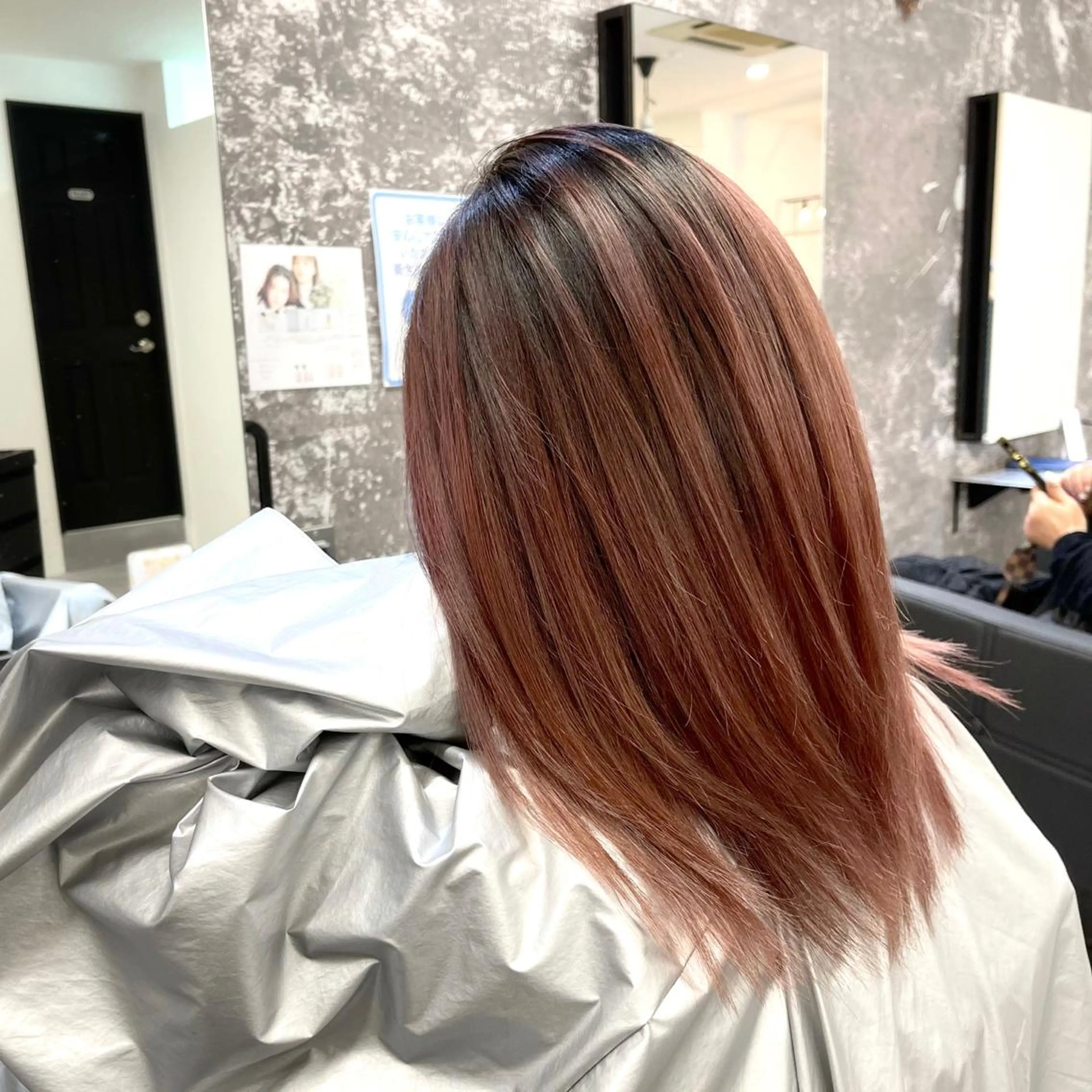 ミディアム カラー ヘアアレンジ バレイヤージュ デザインカラー ハイライトカラー 外国人風カラー ハイライト アンドウ ユウ/ レイヤーカット/韓国のヘアスタイル