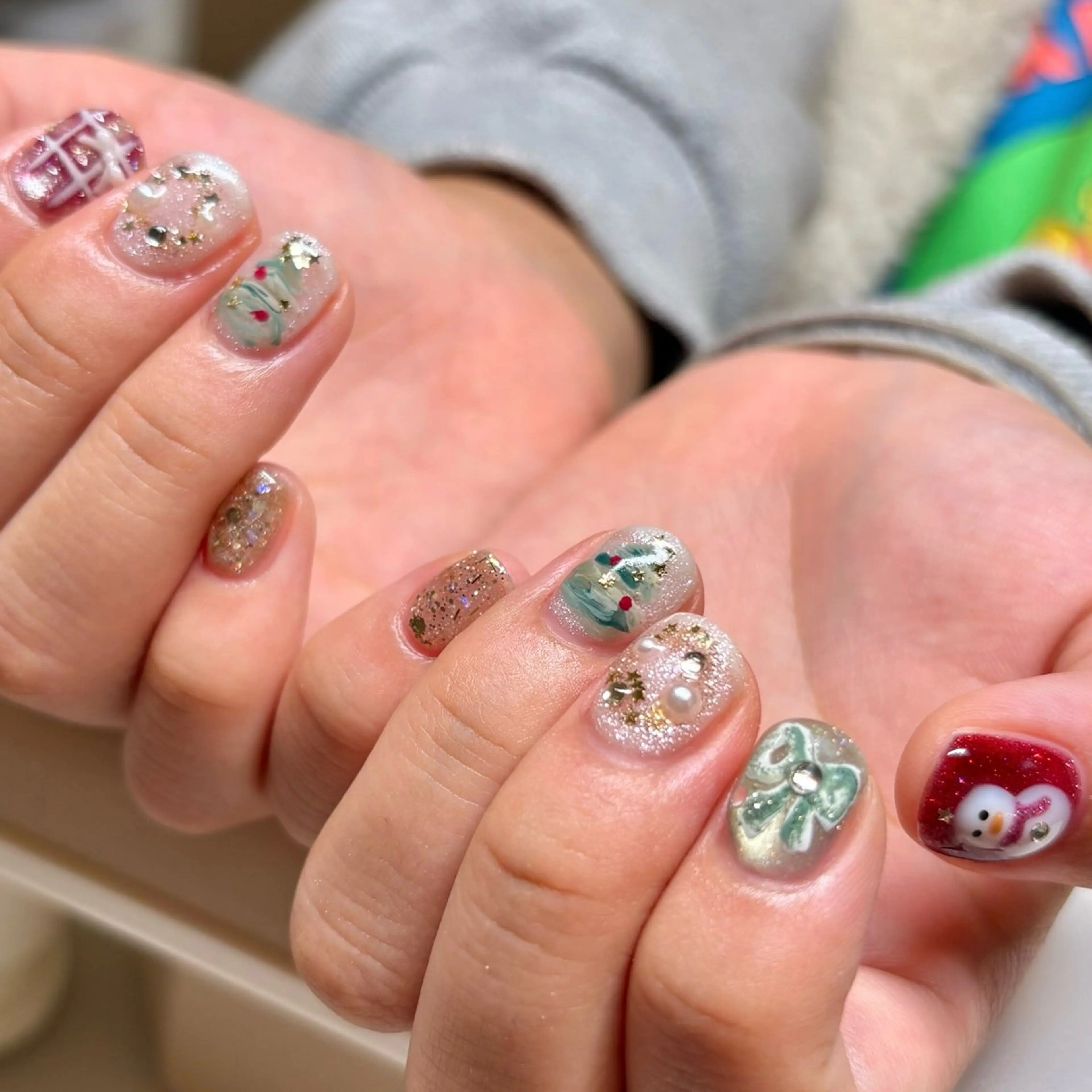 ネイル ニュアンスネイル 冬ネイル クリスマス ハンドネイル nail amuseのネイルデザイン