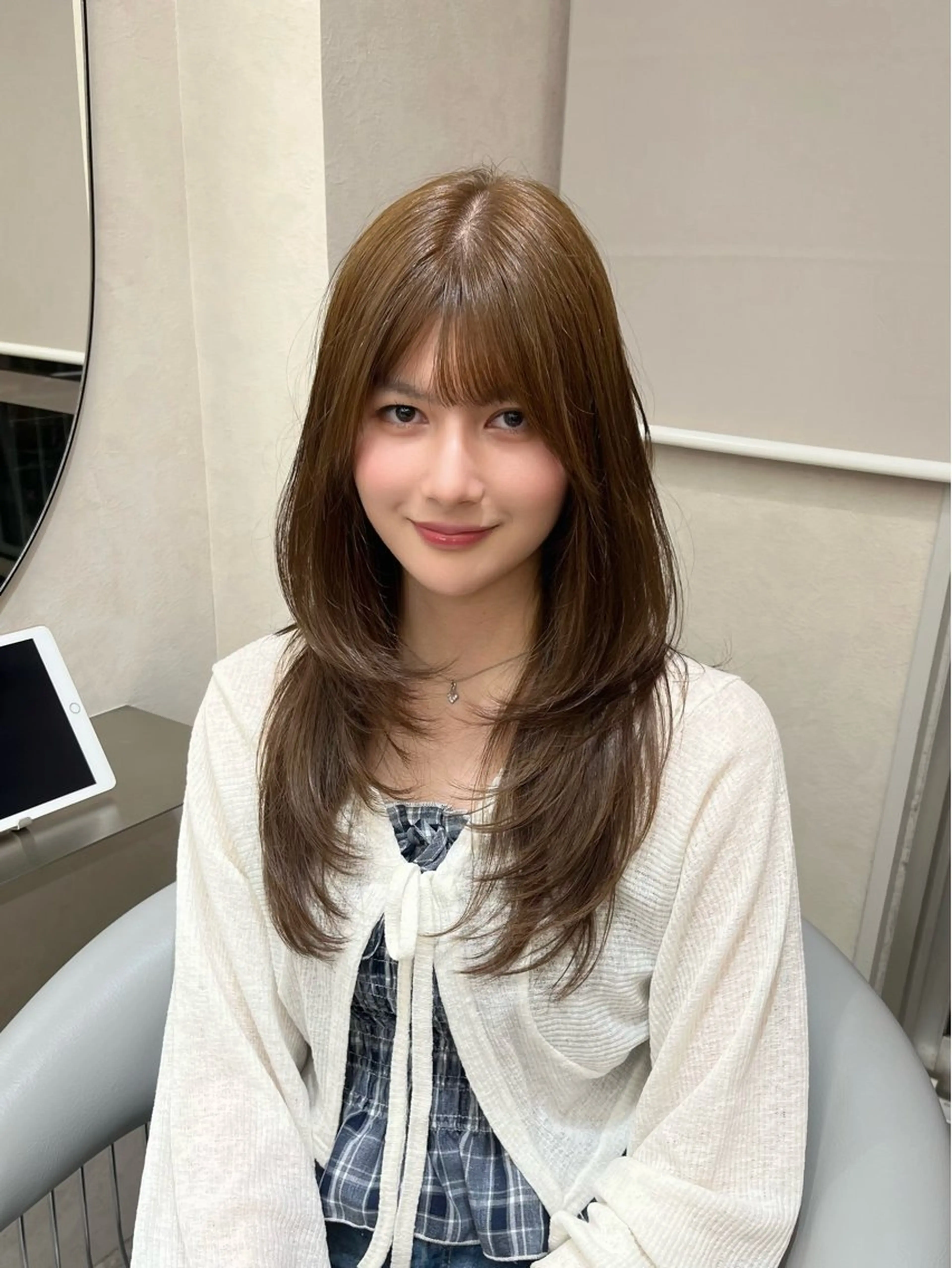 セミロング カラー ベージュカラー オリーブベージュ レイヤーカット カット ヘアカラー トリートメント 韓国レイヤー/新宿/ 髪質改善/岡崎のヘアスタイル
