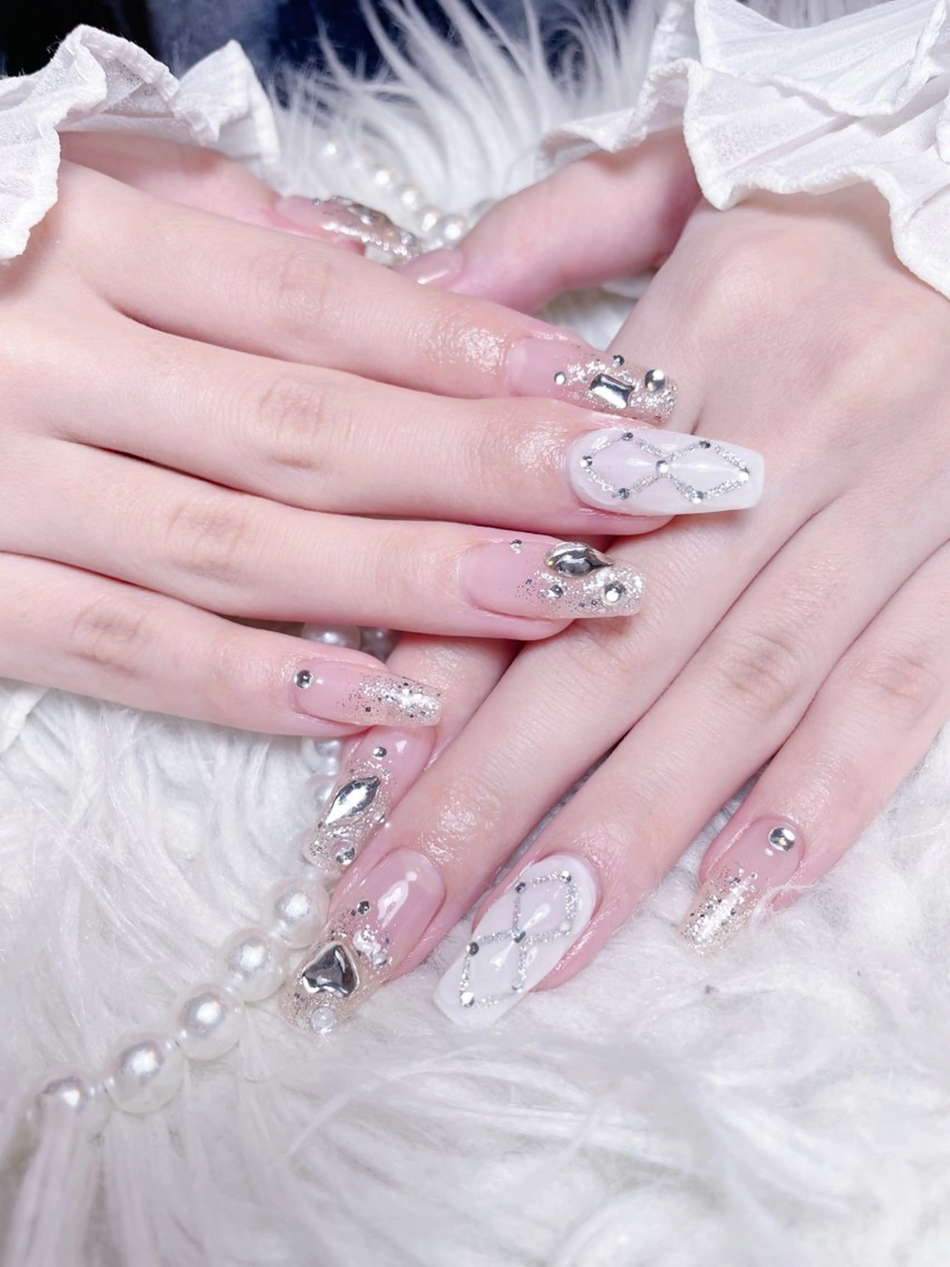 ネイル チークネイル 長さ出し フラワーネイル フレンチネイル ガーリー ハンドネイル NEW NAIL所属・NEW NAIL 池袋のネイルデザイン