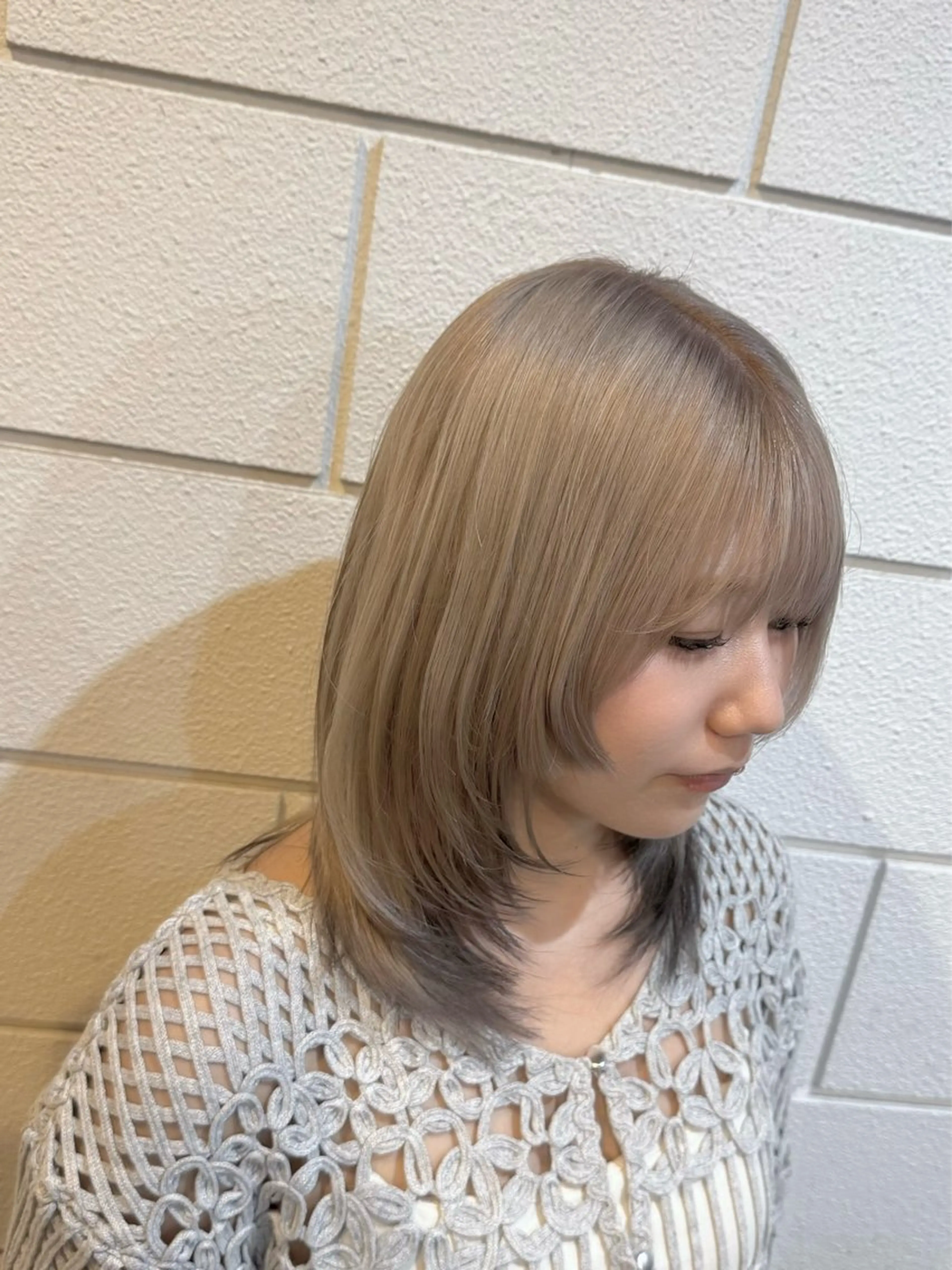 ミディアム ヘアカラー 透け感/ハイトーン/ レイヤー/小山田のヘアスタイル