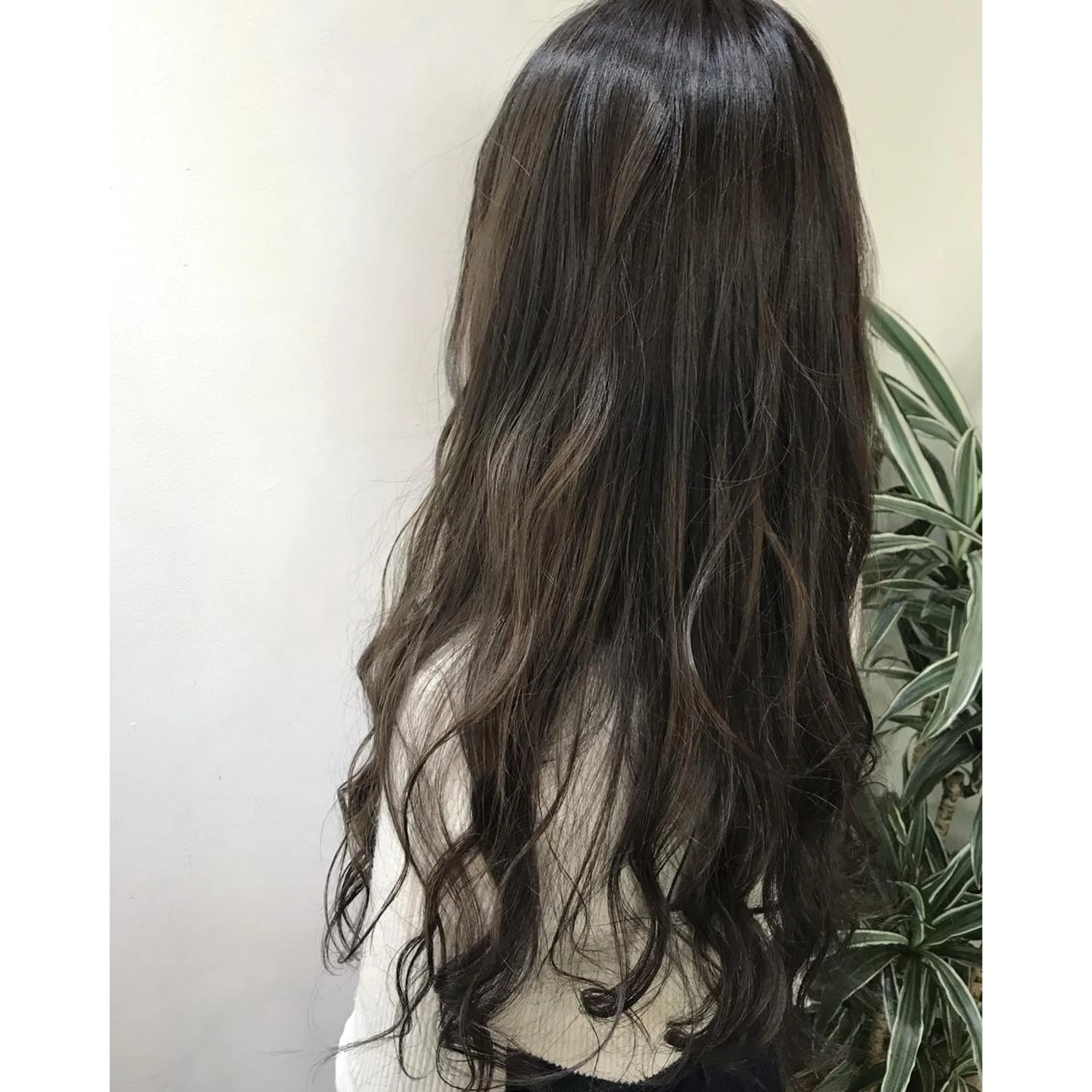 ロング カラー アディクシーカラー アッシュ ブリーチ ハイライトカラー ハイライト 坂西 春果のマツエク・マツパデザイン