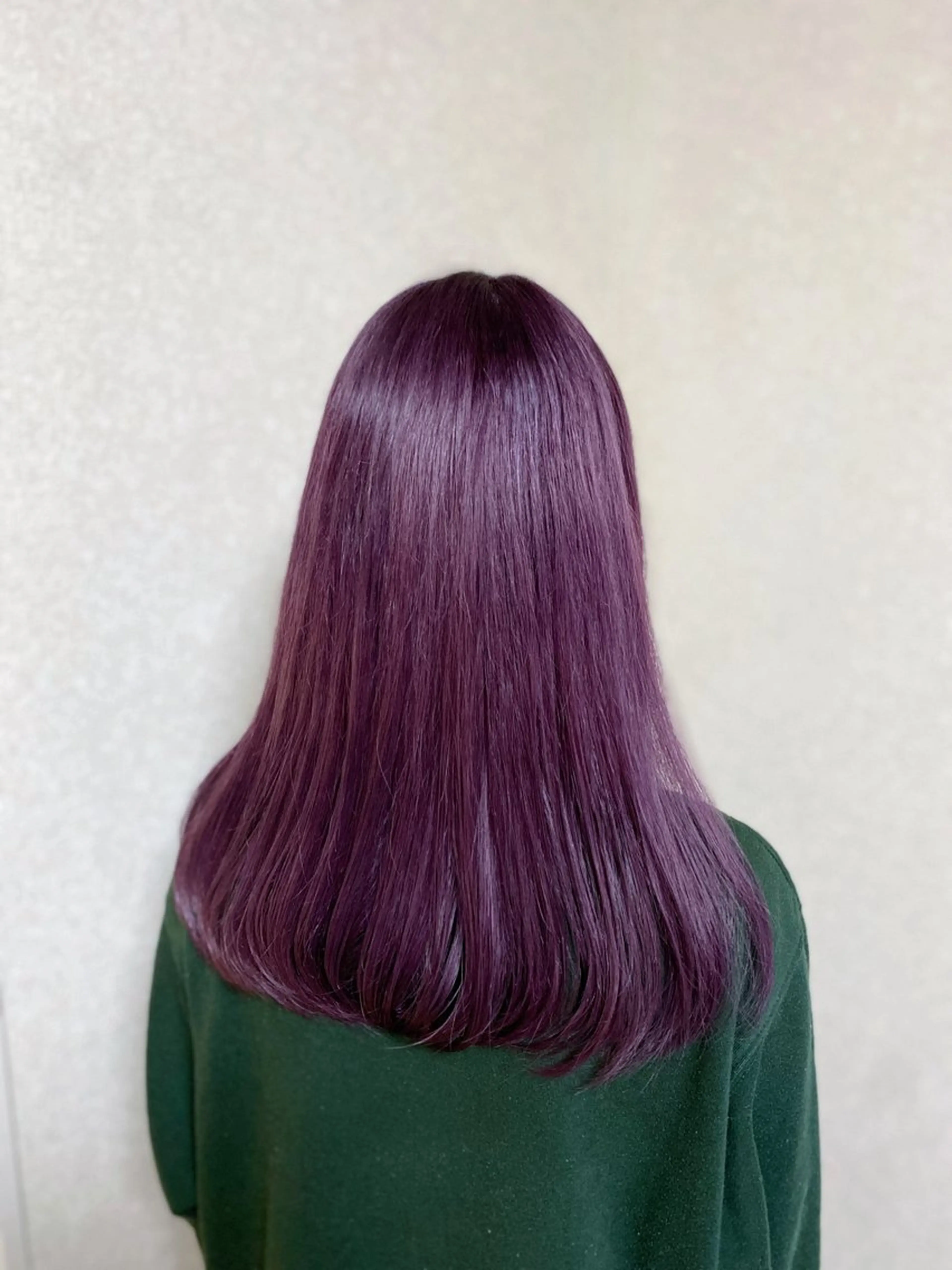 セミロング カラー カシス ラベンダーカラー 安住 千明のヘアスタイル
