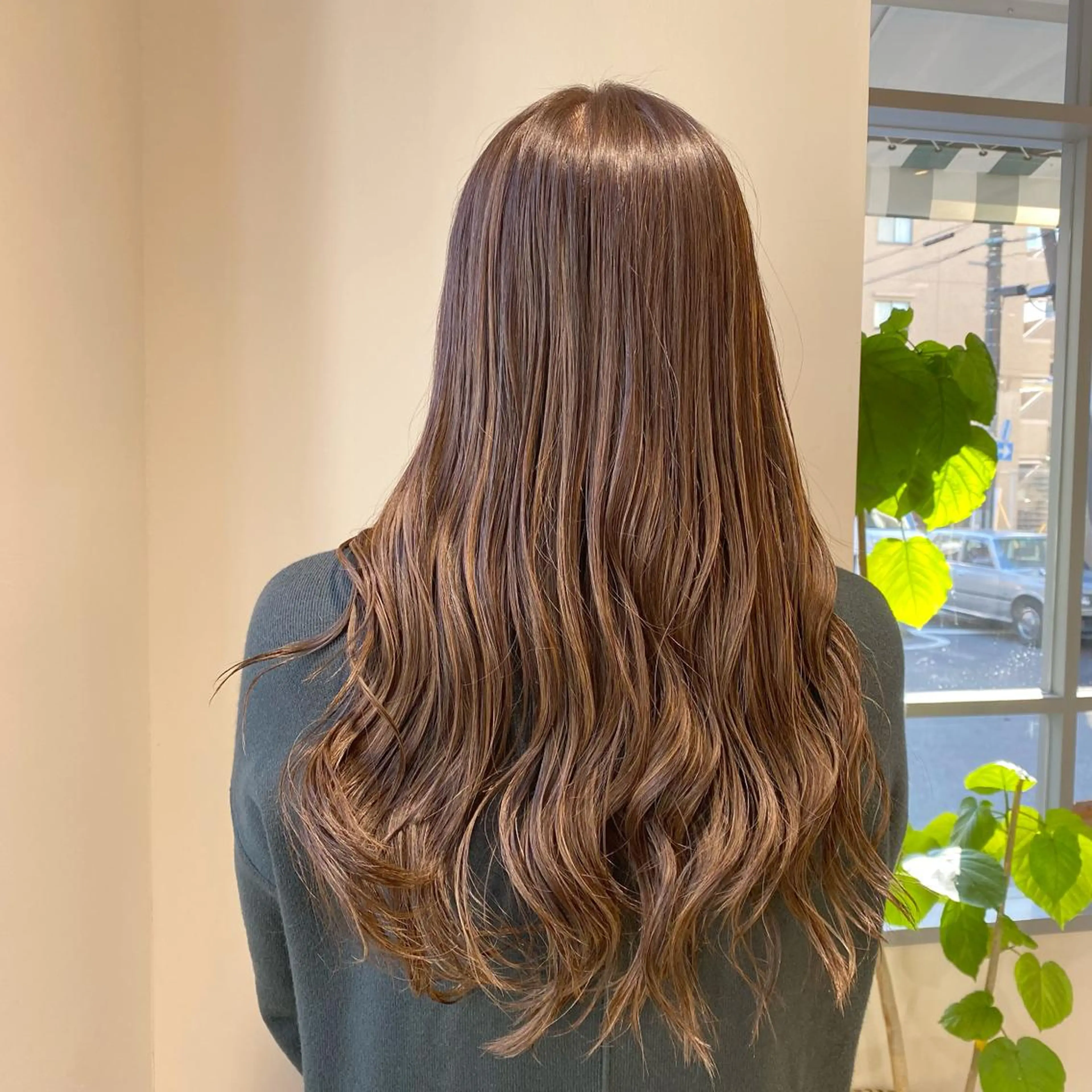 ロング カラー ベージュカラー ブリーチ ハイライトカラー ハイライト 関口 桃花🌷 暖色カラーのヘアスタイル