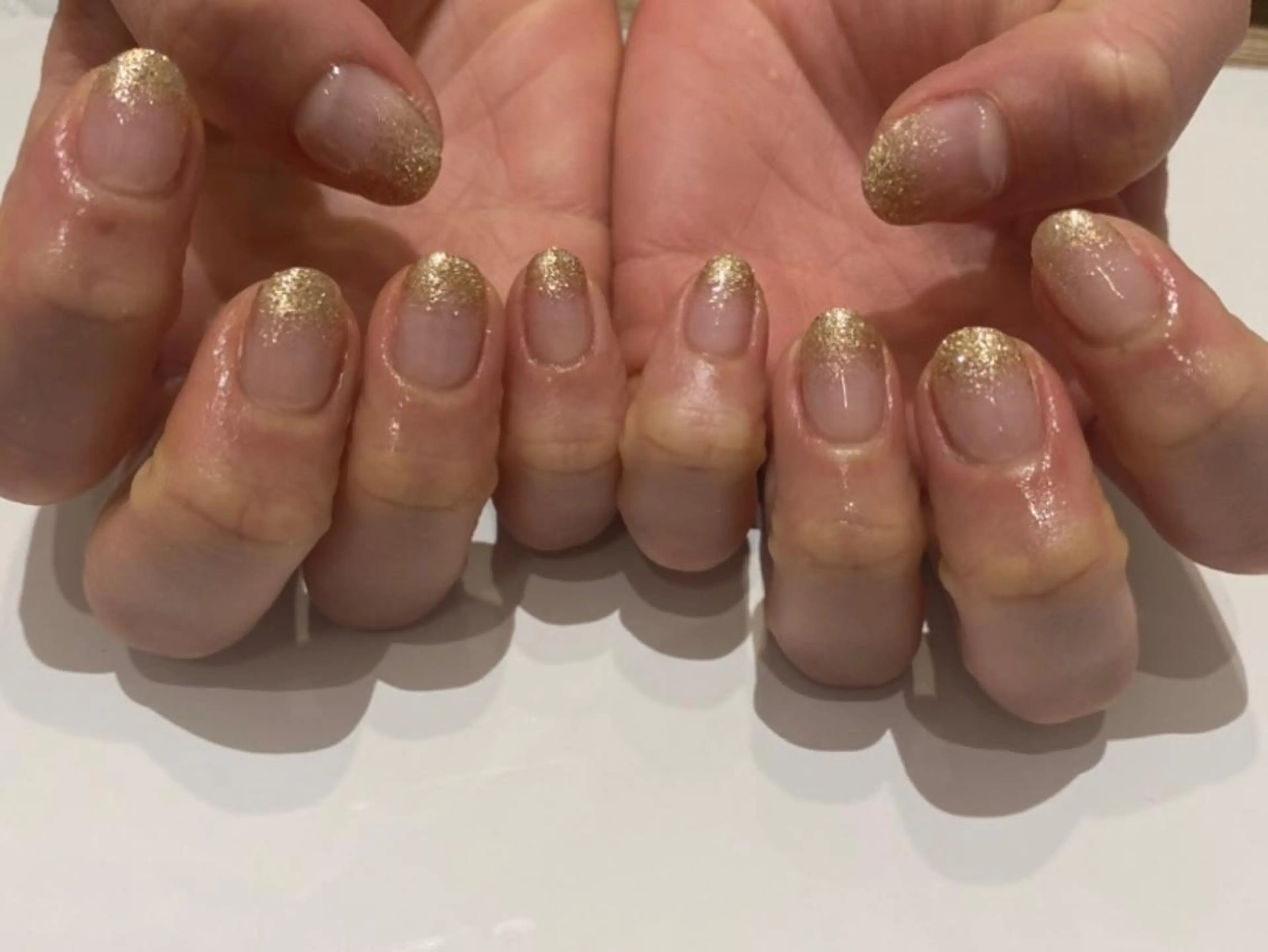 ネイル グラデーション ラメ(グリッター) ラメグラデーション ネイル&アイ　QUEEN&CRIMSON所属・眉WAX/ピーリング ホワイトニングの眉毛・アイブロウイメージ