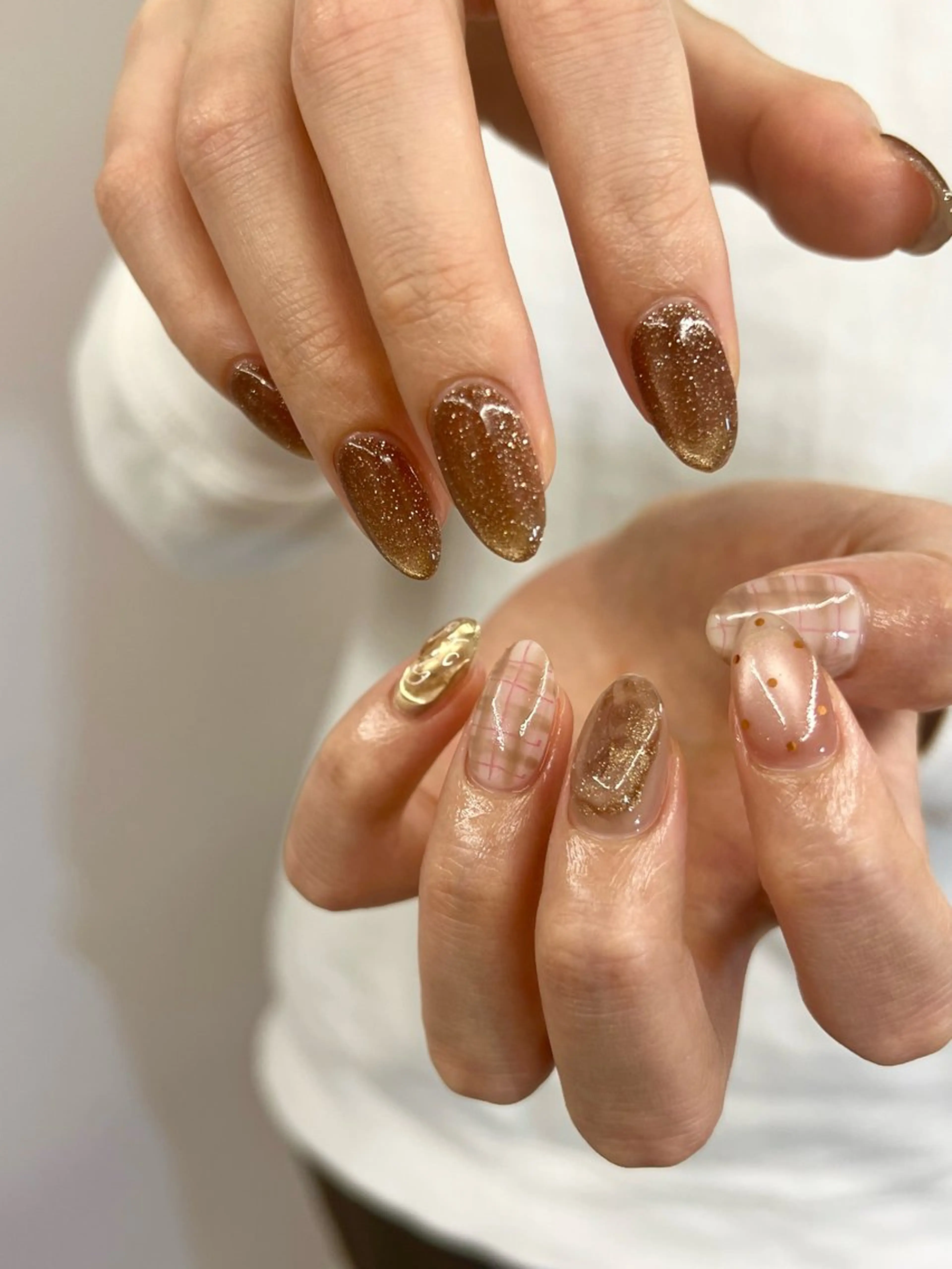 ネイル ブラウン ドット ジェルネイル キラキラネイル マグネットネイル ハンドネイル ハンドケア Bana_ Nailのネイルデザイン