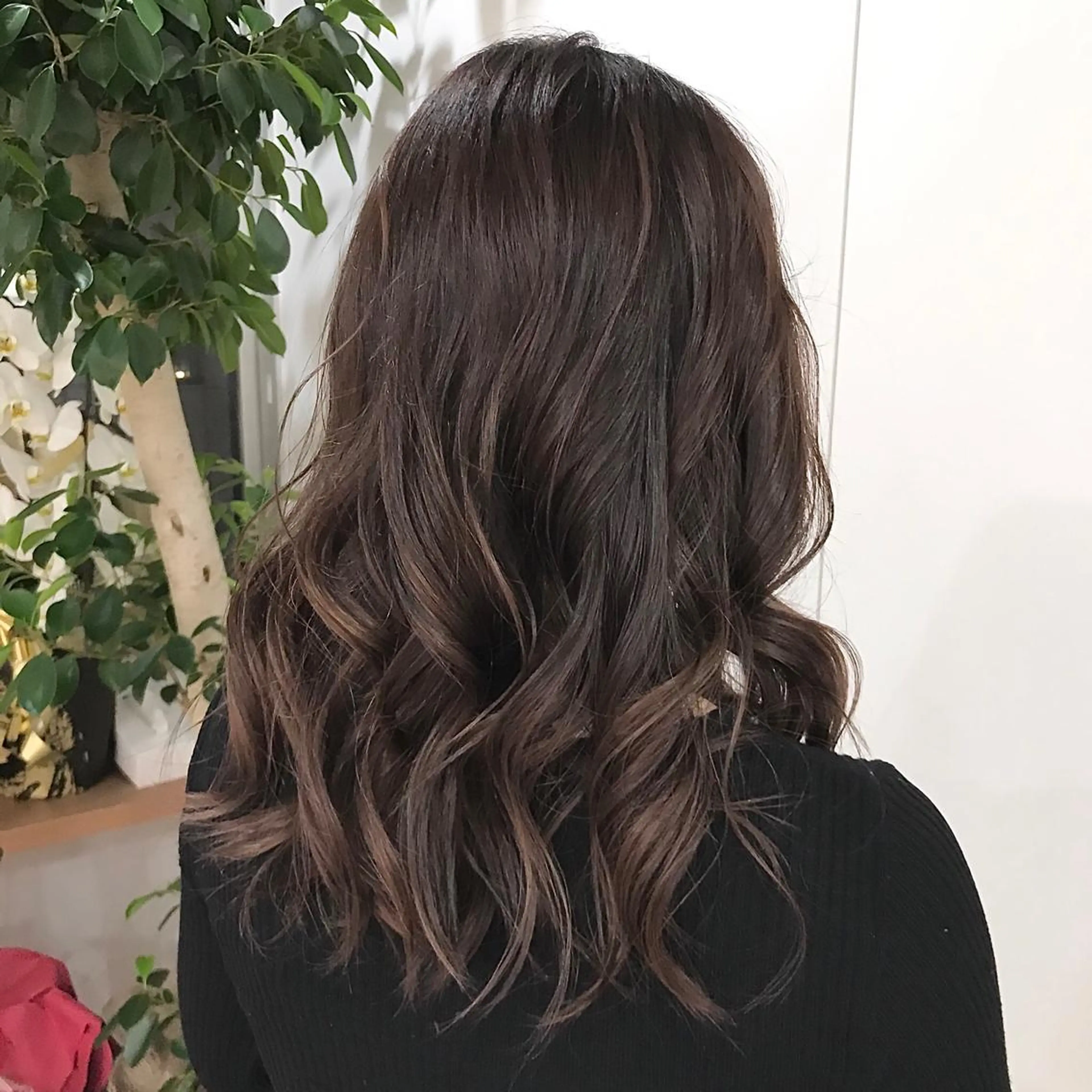 ミディアム バイオレットブラウン GRAFF  hair GINZA所属・オカダ ノゾミのヘアスタイル