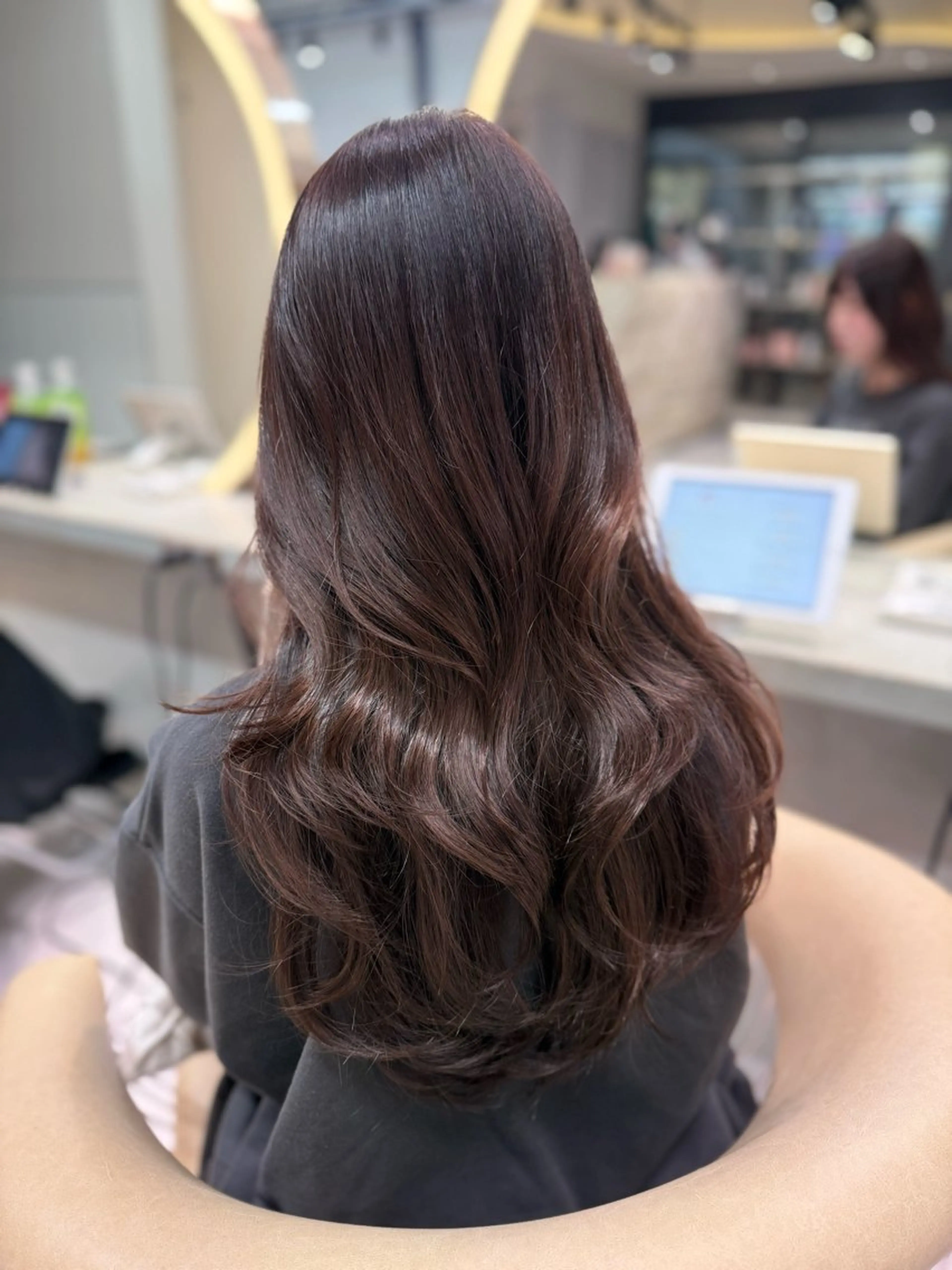 ロング カラー カット ヘアカラー トリートメント shion 透明感カラーのヘアスタイル