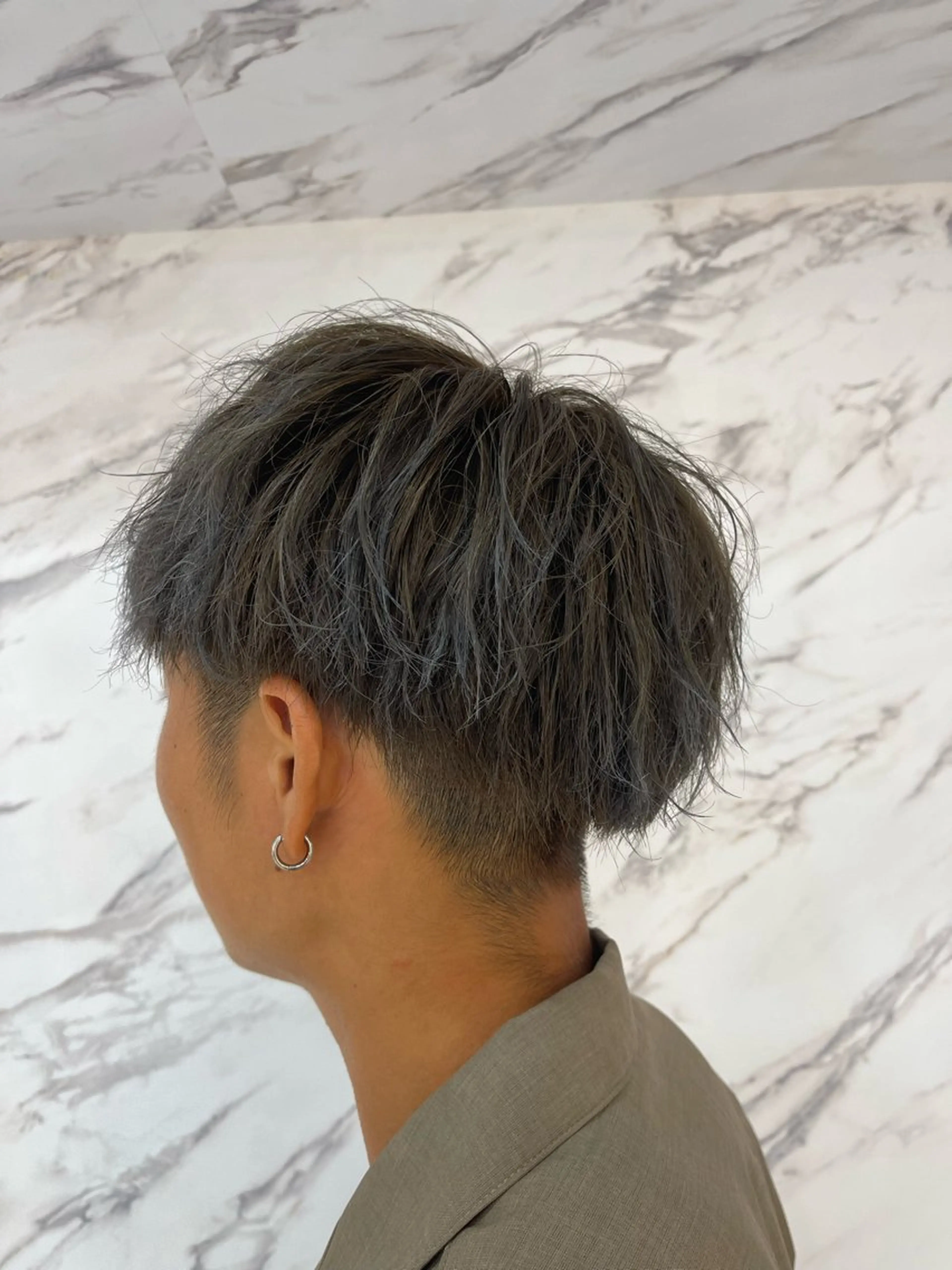 ショート アッシュ 西野 蓮のヘアスタイル
