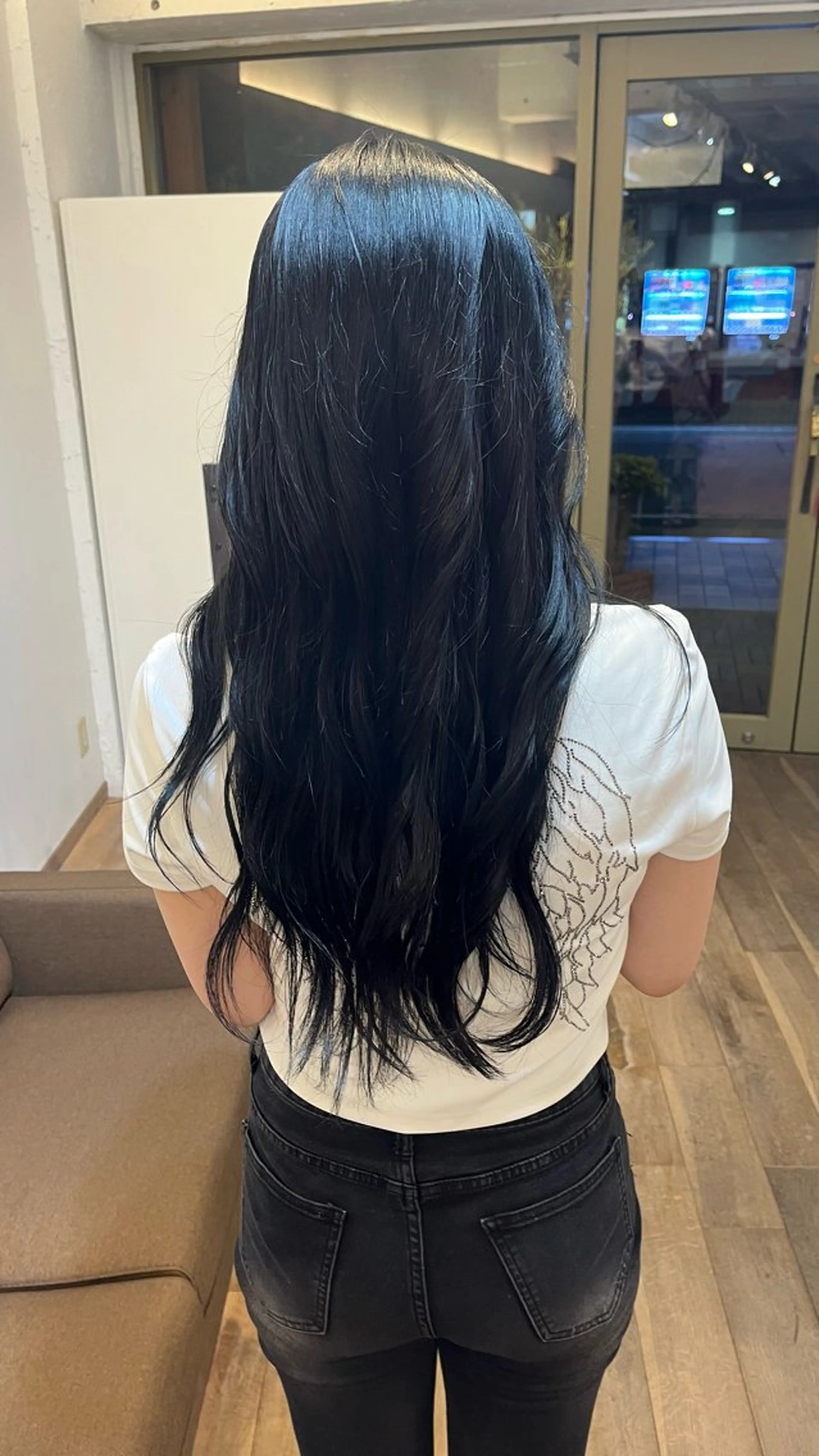 カラー 黒髪 ブルーカラー ブルーブラック 黒滝 真歩のヘアスタイル