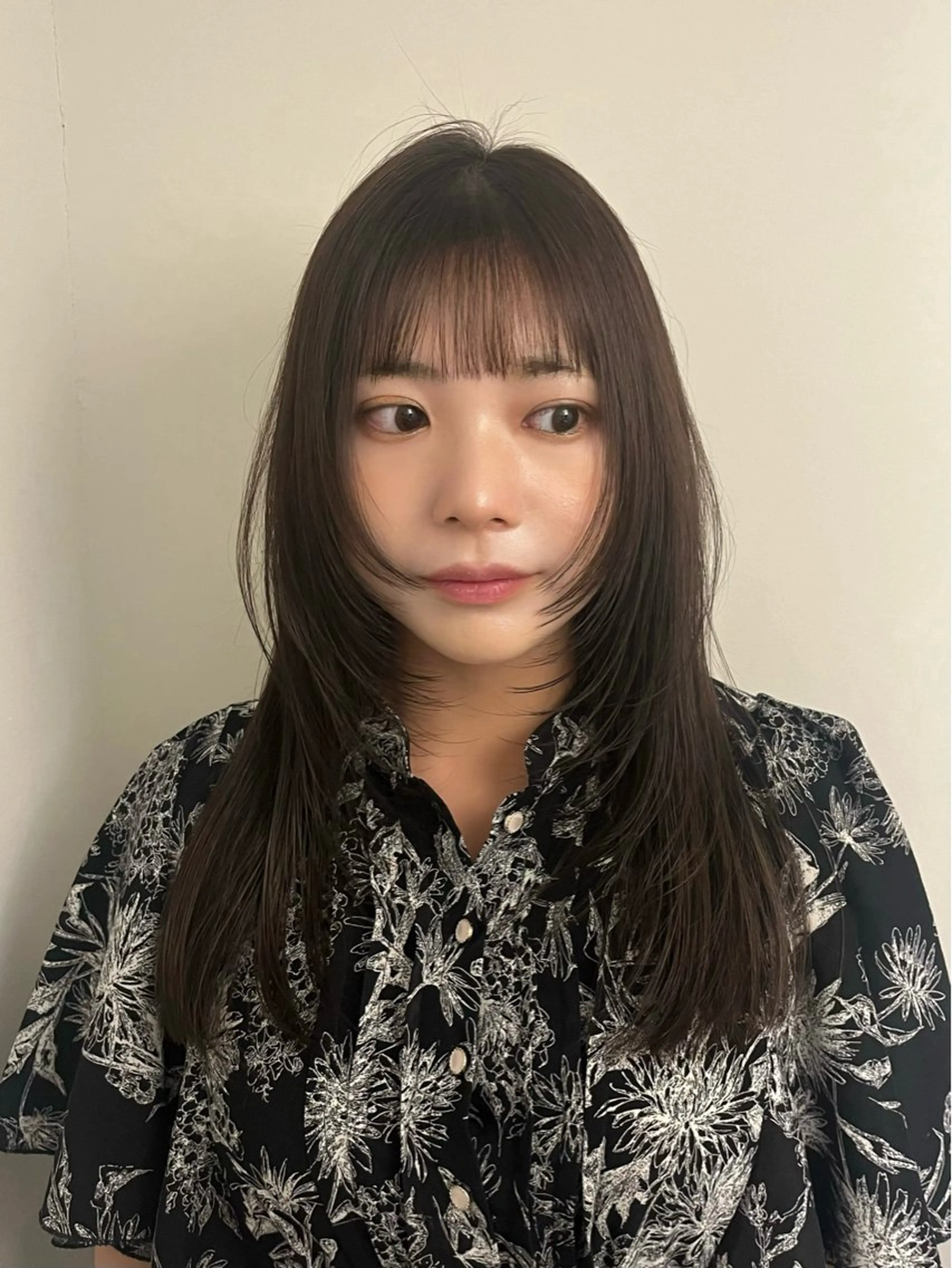 ロング 顔まわりレイヤー レイヤーカット Airi 韓国🫧 レイヤーカットのヘアスタイル